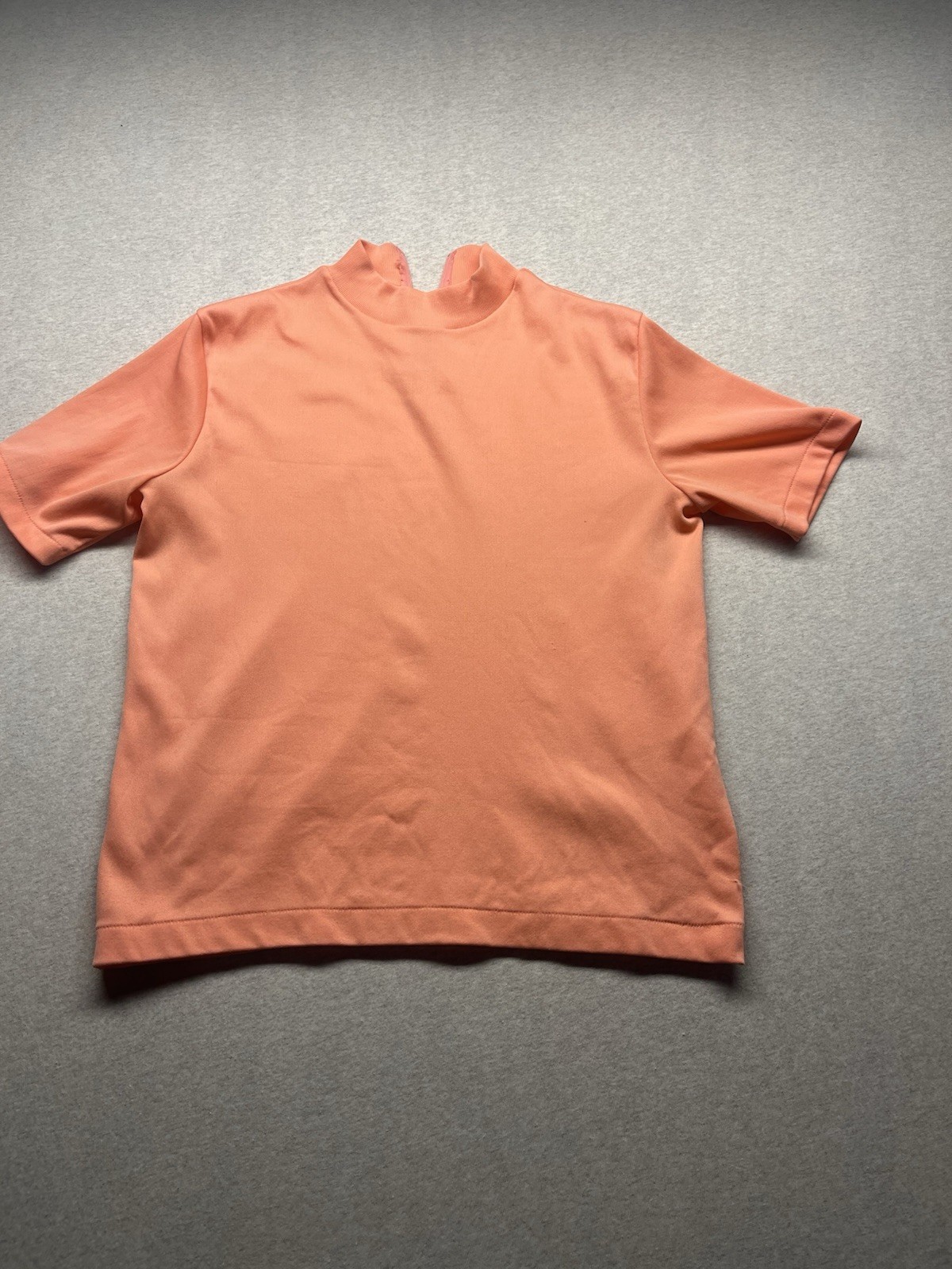 1970s Women’s Peach Knit Back Zipper S Sleeve Shirt