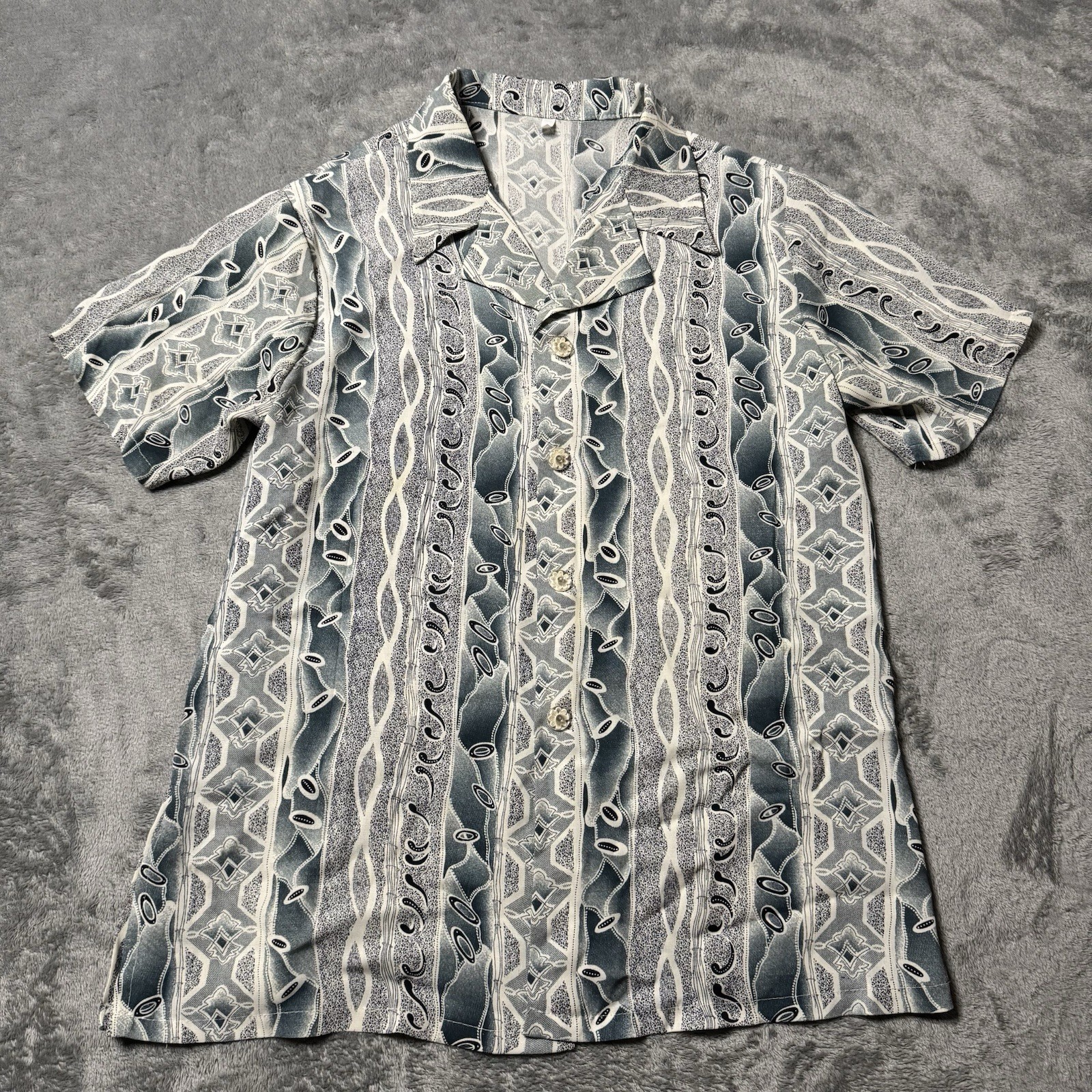 Vtg 70s Aloha Shirt Mens Small Floral Viscose RARE Flower Button Hawaiian Party