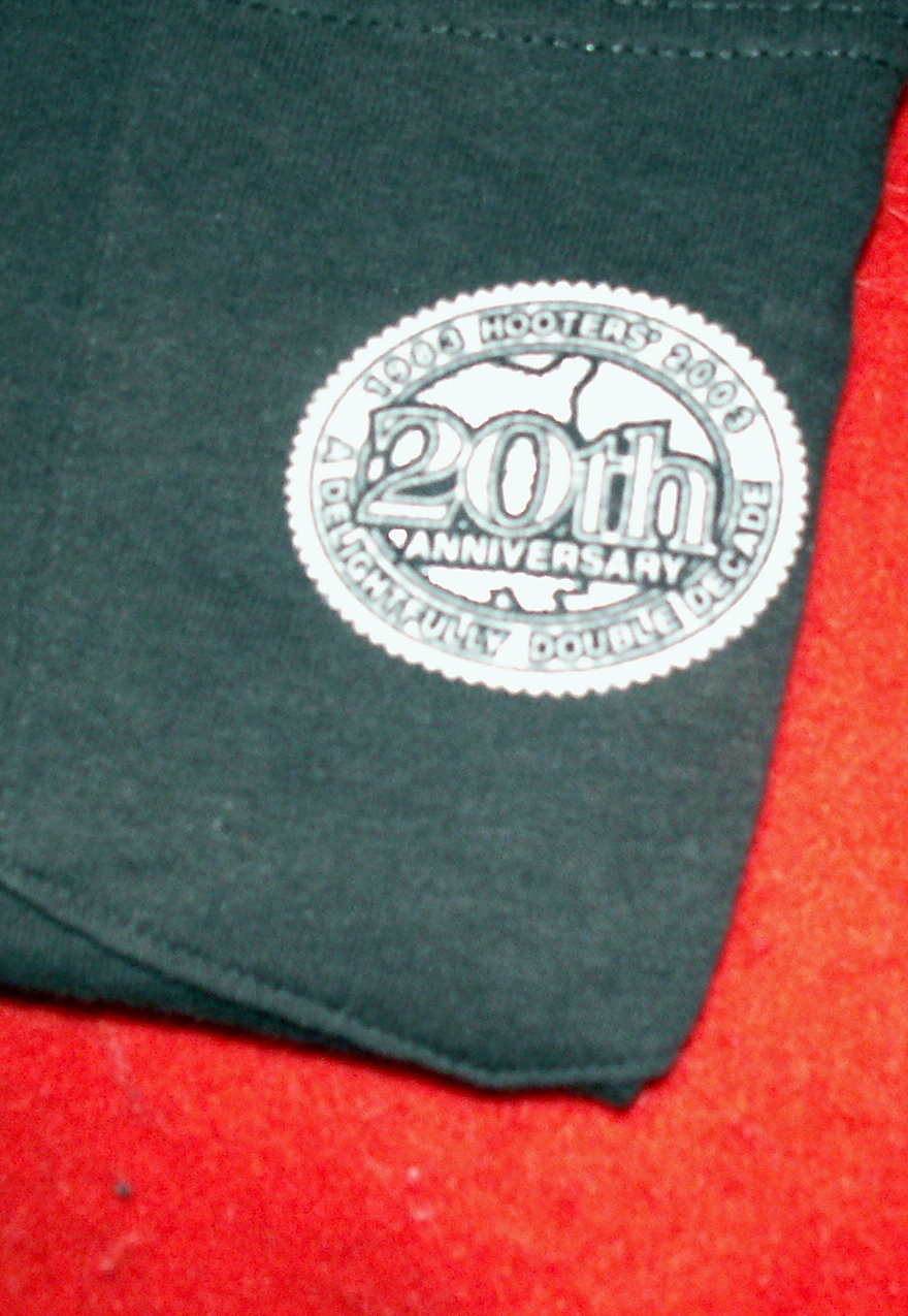 Scarce HOOTERS 20th Anniversary Sharp Dual Logo Black T-Shirt-Universal Location