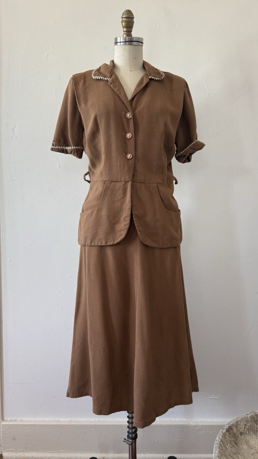 1940s 1930s Brown Linen Rayon Summer Jacket & Skirt Suit Set Whipsitch Trim S/M