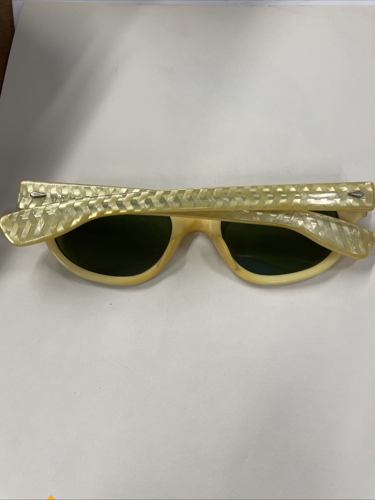 AMERICAN OPTICAL VINTAGE SUNGLASSES CALOBAR C 44-48 YELLOW 50-19L