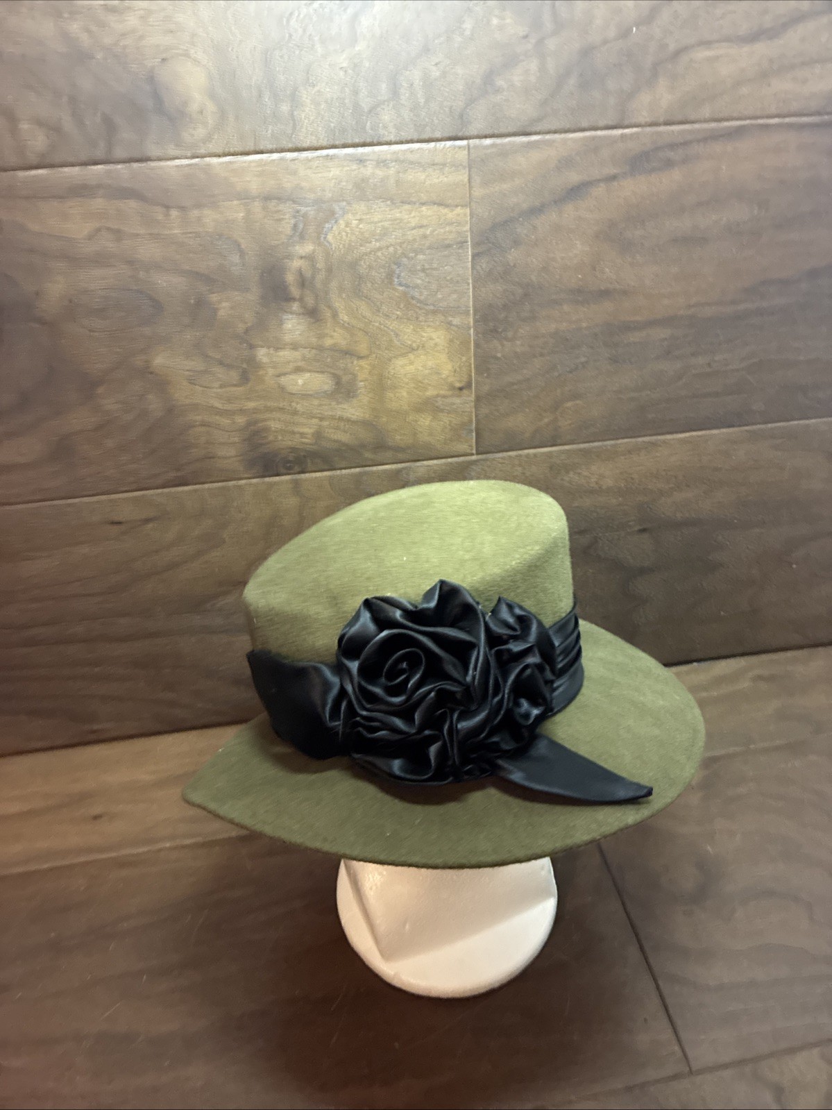 Michael Howard Green wool hat w/black satin trim and bow.vintage.Great Condition