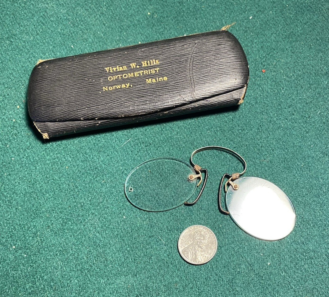 Antique Pince-Nez spectacles, hole for chain, hard case snap shut, Vivian Hills
