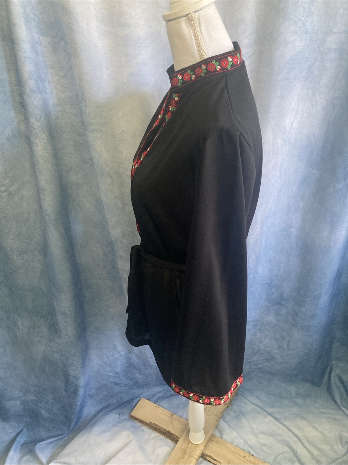 Vtg 70s Boho Floral Embroidered S Tunic Top Black Bell Sleeve ILGWU Union Made