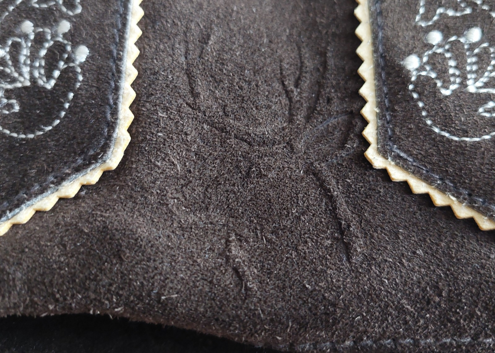 Ethnic Bag Edelweiss Leather, size 26×17 cm/10.2×6.7 in, VTG 1990s used, Germany