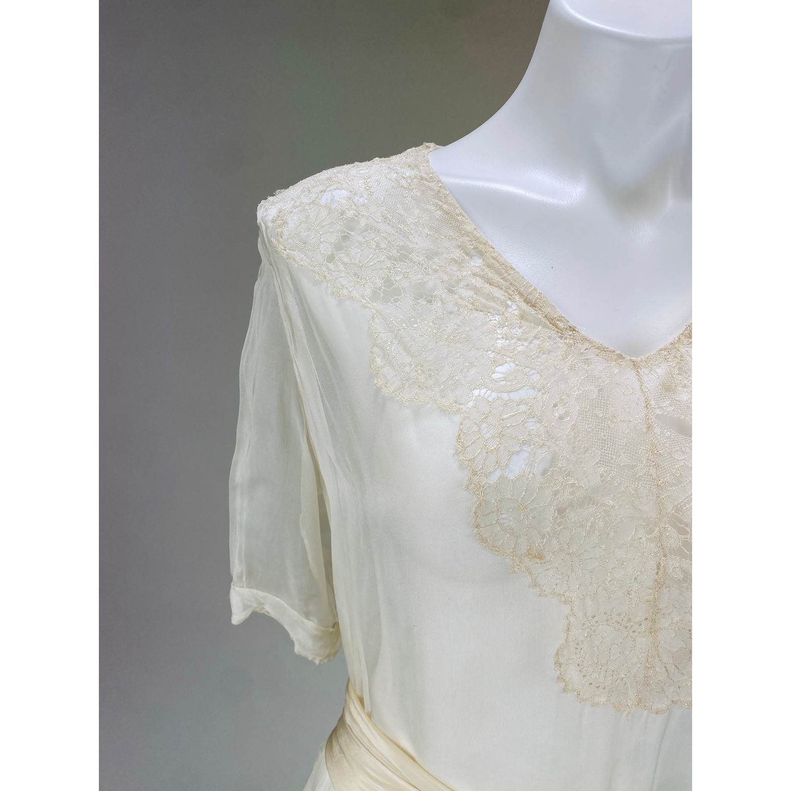 Vintage 1920s White sheer Flapper Dress Drop Waist Floral Net Lace short sleeve