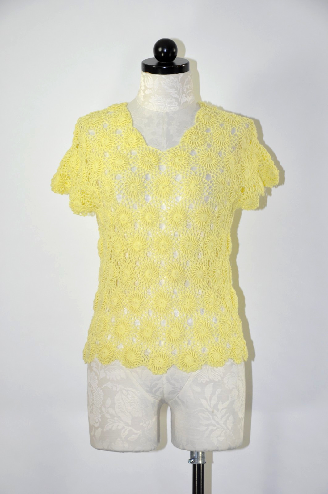 60s Vintage Yellow Rosette Crochet Short Sleeve Knit Tee Top Sweater Women S M