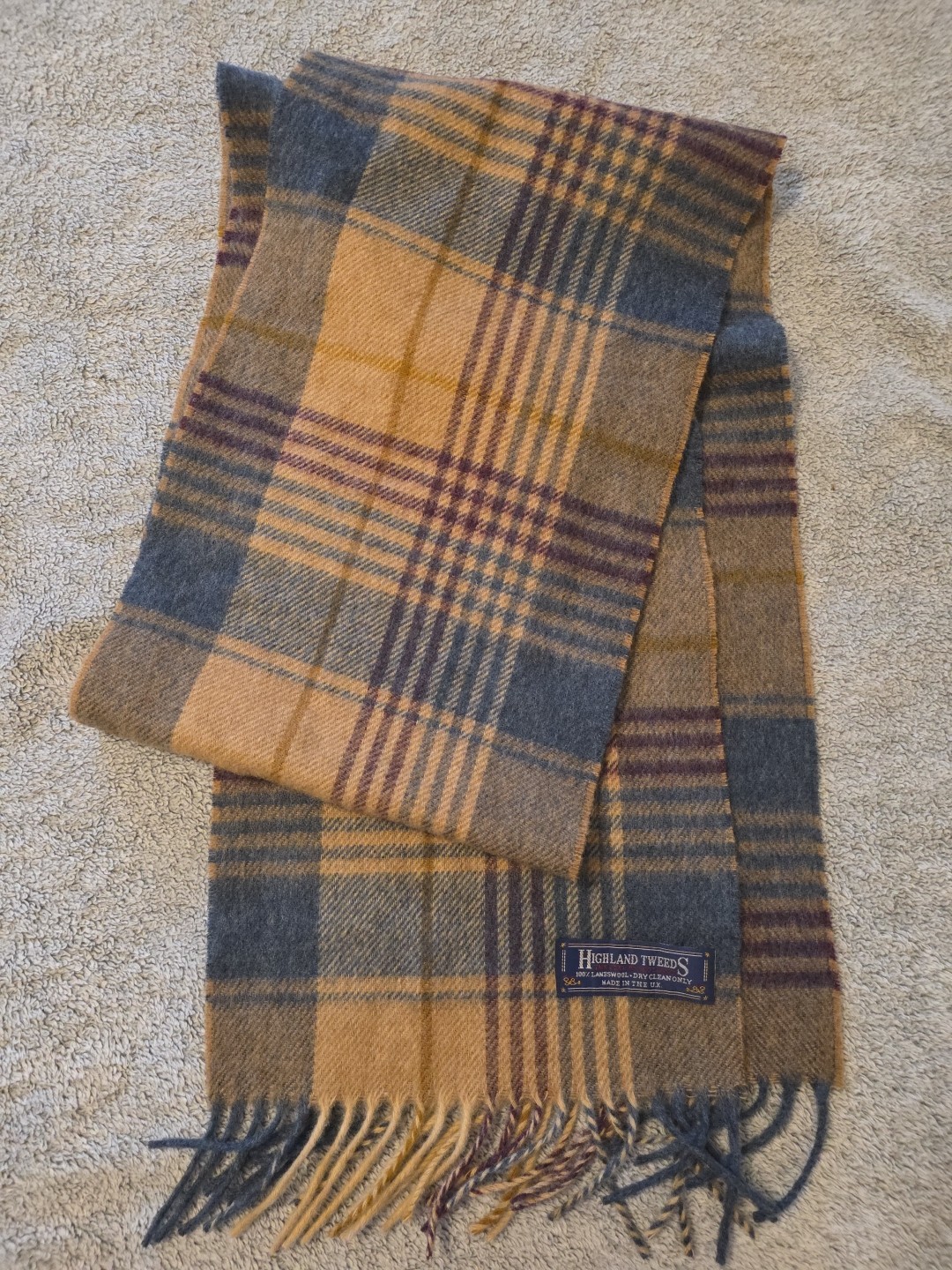 Highlands Tweeds Scottland 100% Lambswool Scarf Plaid Browns Blues Reds 70″