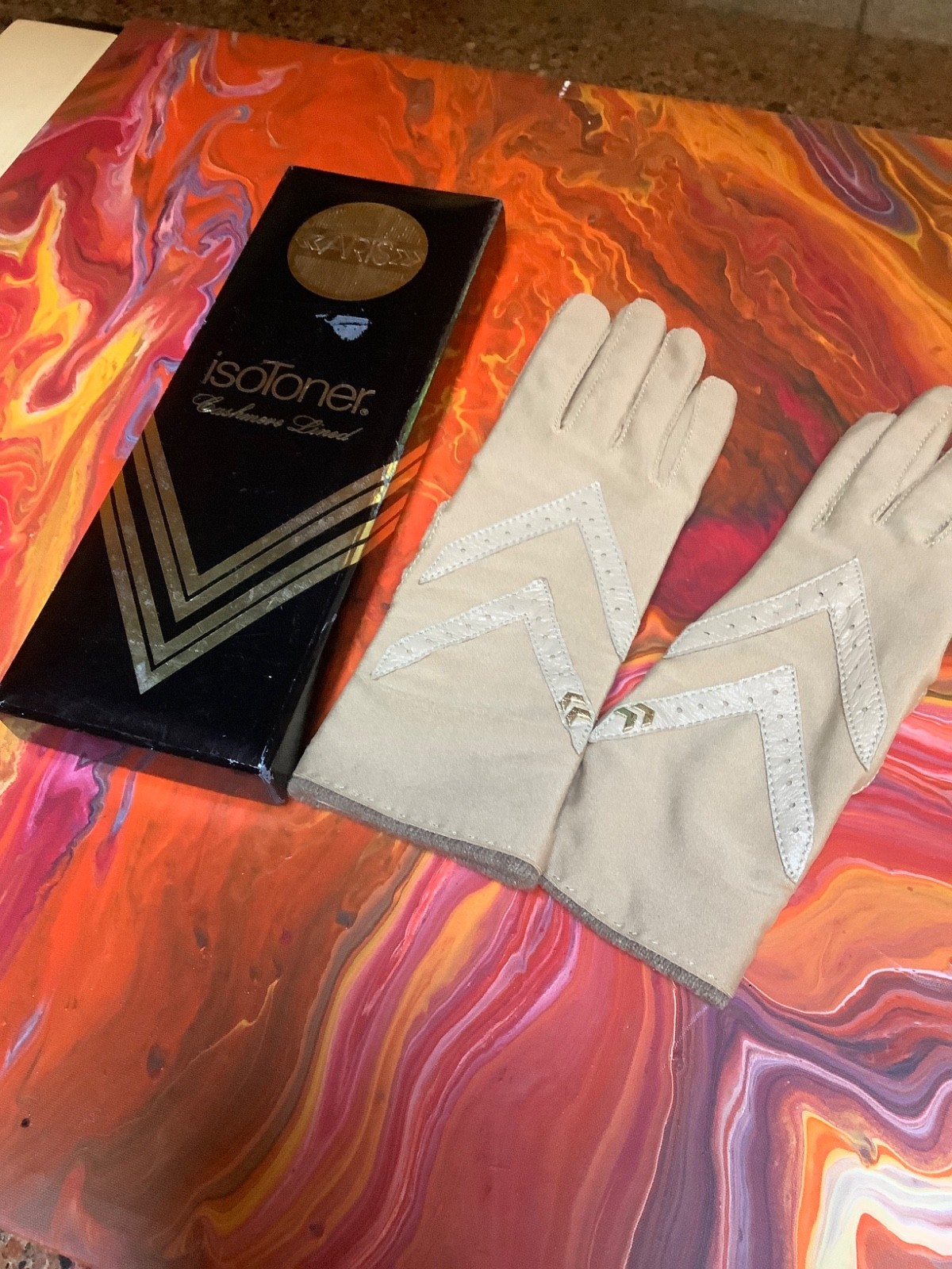 Vintage ARIS ISOTONER Cashmere Lined Gloves in box #24123 Camel