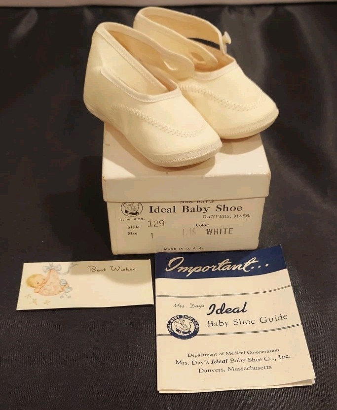 Vintage Mrs. Day’s Ideal Baby Shoes With Box Guide Ivory Satin Button USA