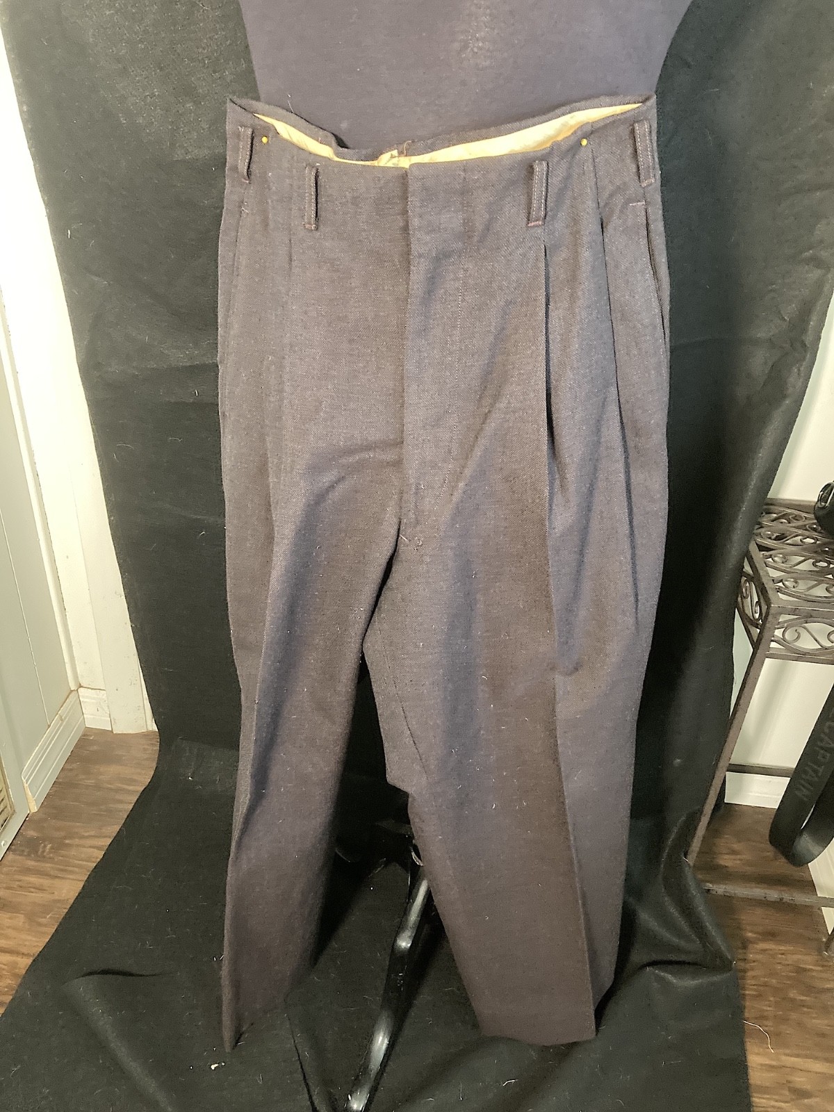 Classic Vintage 1940’s Men’s Dark Brown Tweed Dress Pants Size 28R.