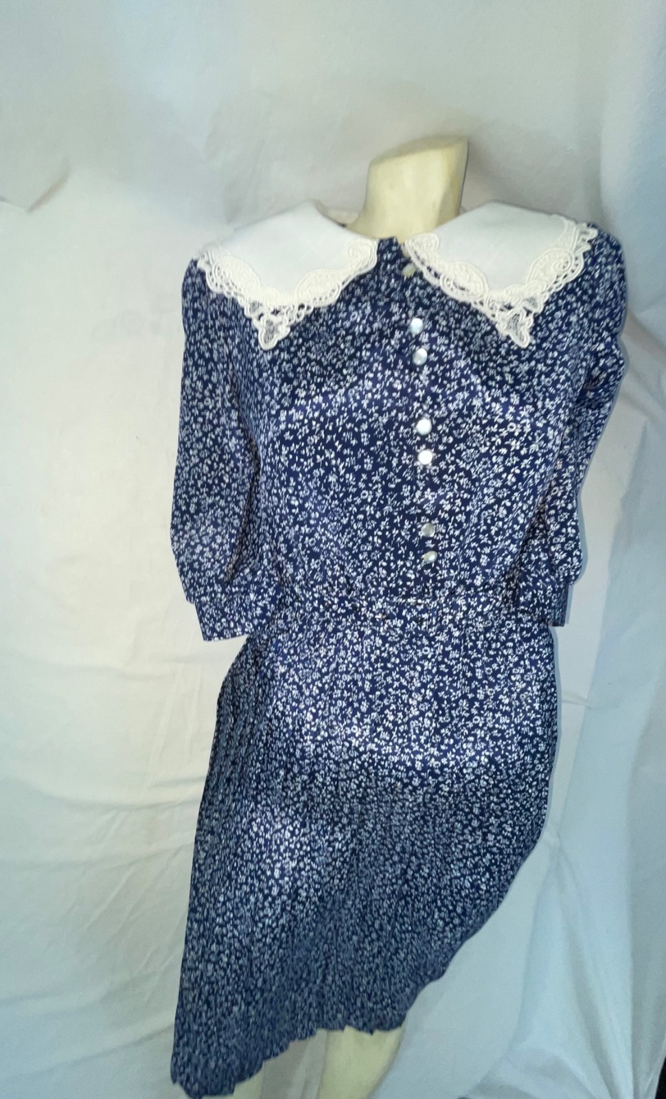 VTG 80S DOES 40S WOMENS BLUE FLOWER FLORAL PRINT W LACE COLLAR HOUSE DRESS