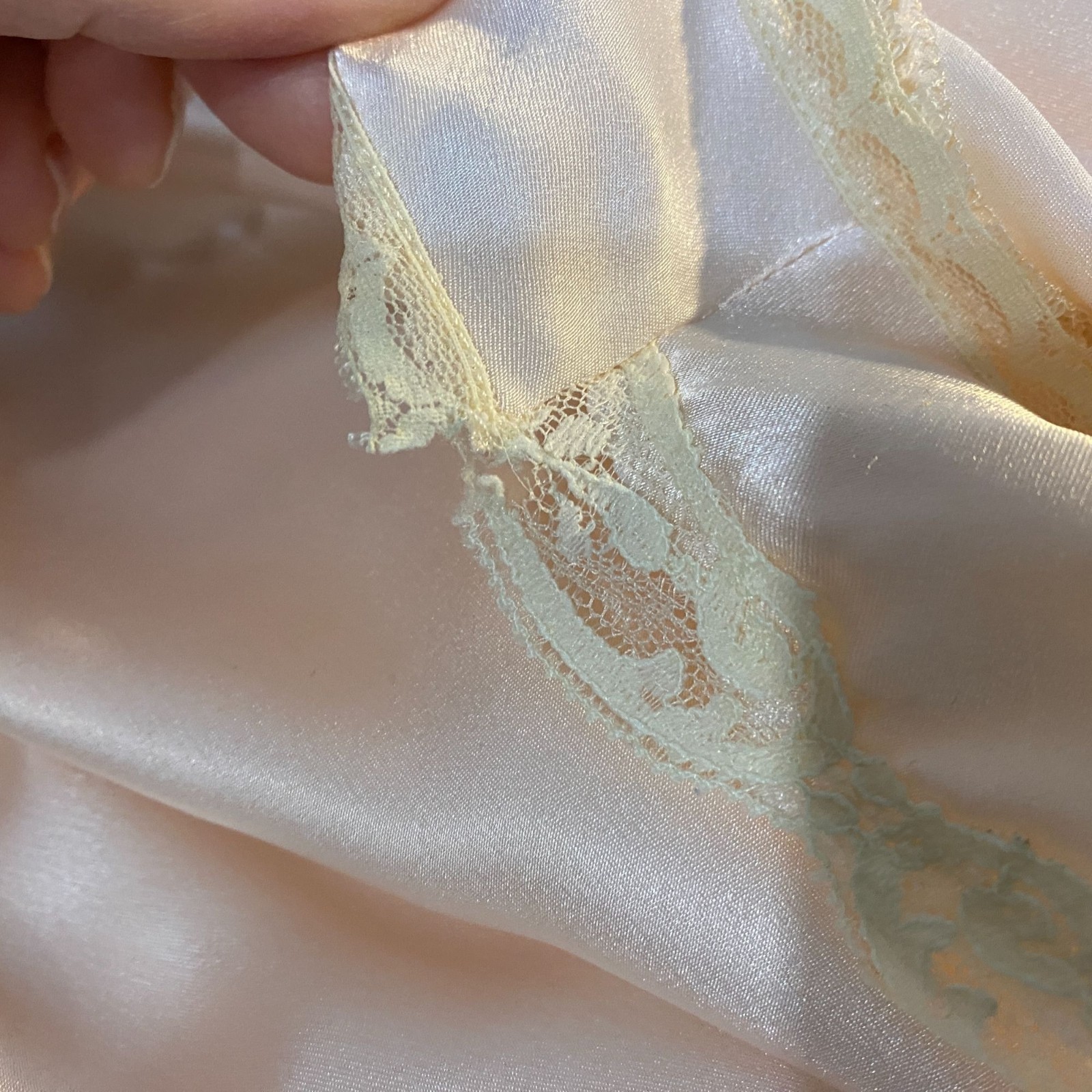 Vintage Lindsey Blake Short Satin Robe Nightgown Set Size M Lace Trim Pale Pink