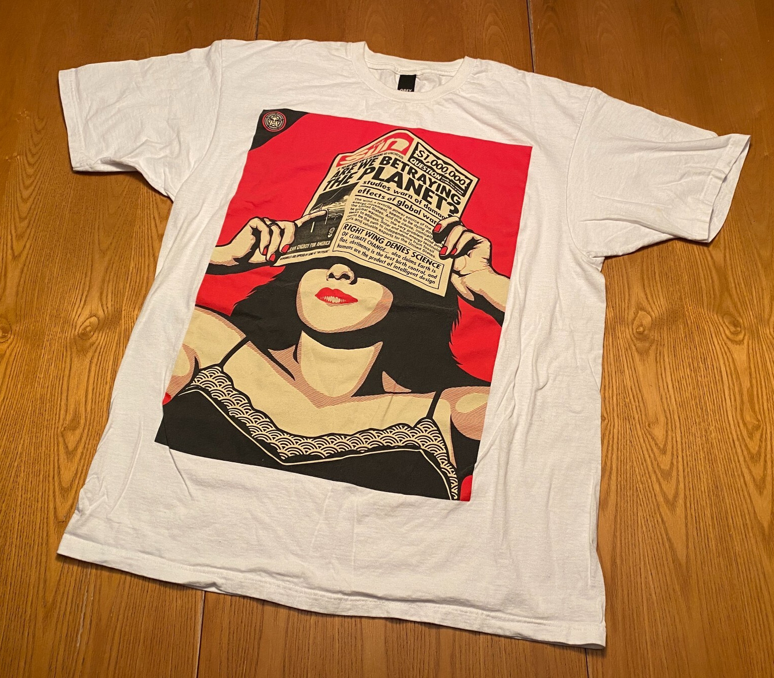 Betraying the Planet OBEY Shepard Fairey Street Art T-Shirt White Sz XL The Sun