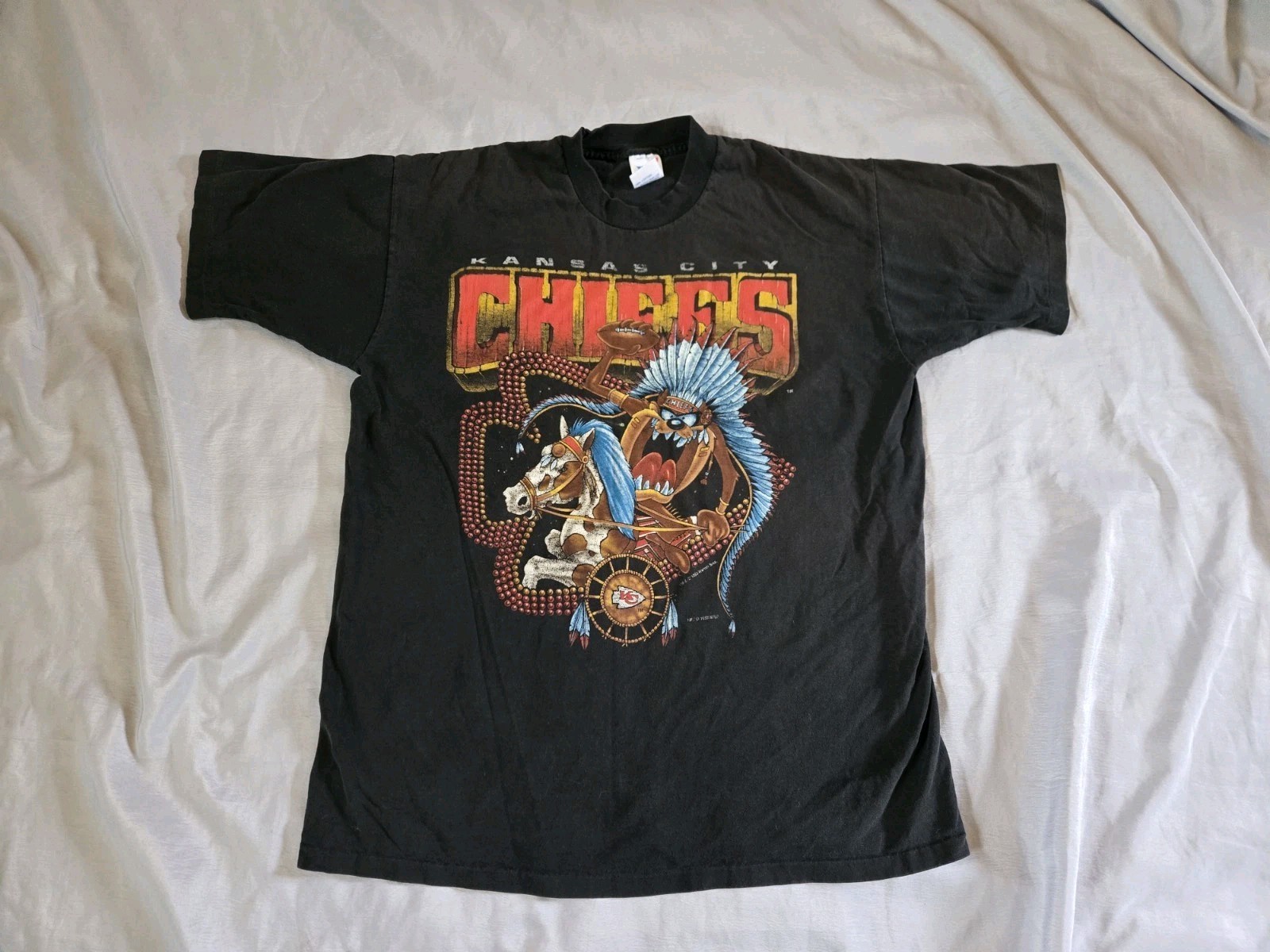 Vintage 1993 Looney Toons Kansas City Chiefs & Taz TShirt XL Single Stitch (25)