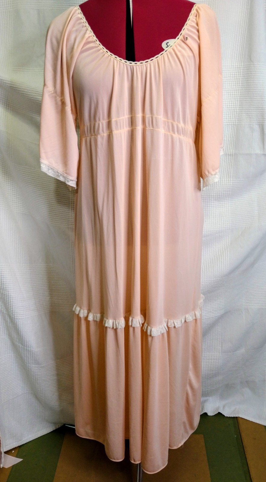 Vintage 70’s Peach Nylon & Ecru Lace Nightgown Empire Waist Wing Sleeve Medium