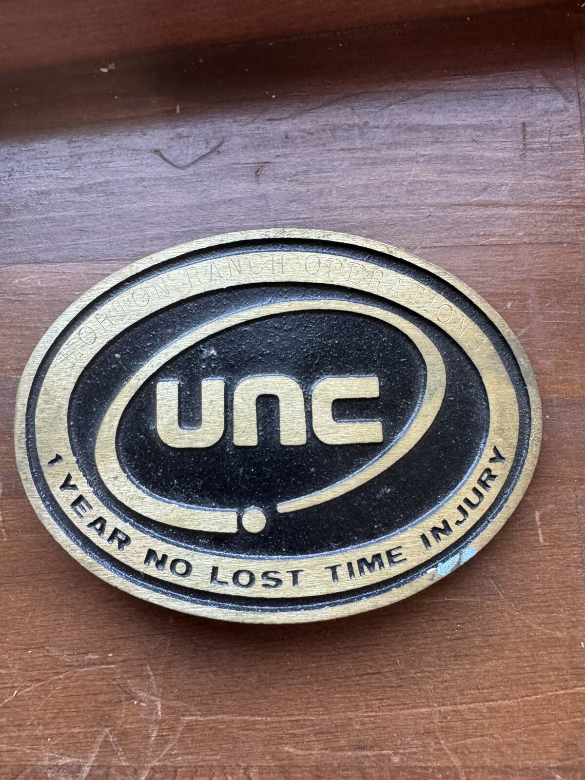 VINTAGE 1970s UNC 1 YEAR NO LOST TIME INJURY SOLID BRASS BELT BUCKLE NICE