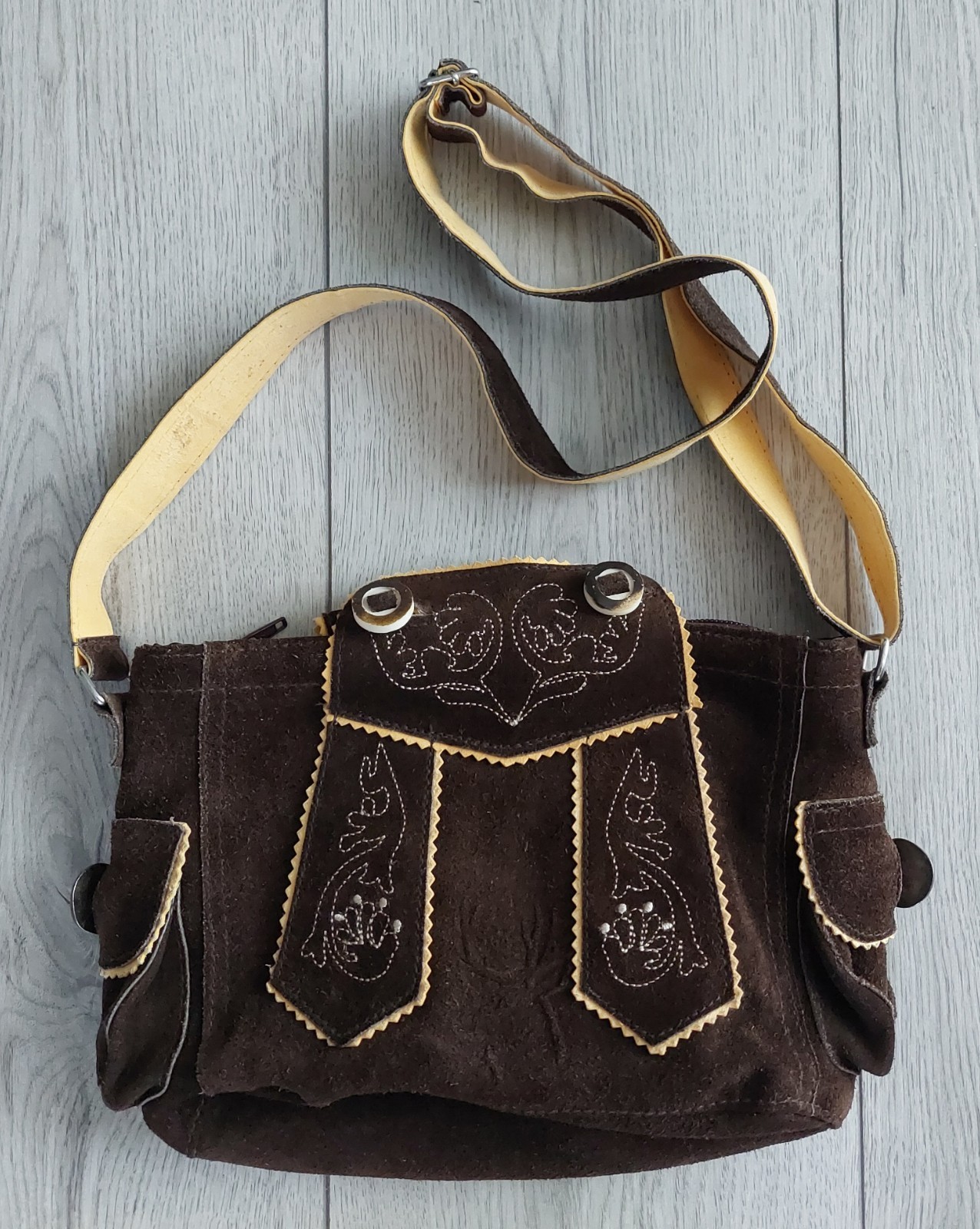 Ethnic Bag Edelweiss Leather, size 26×17 cm/10.2×6.7 in, VTG 1990s used, Germany