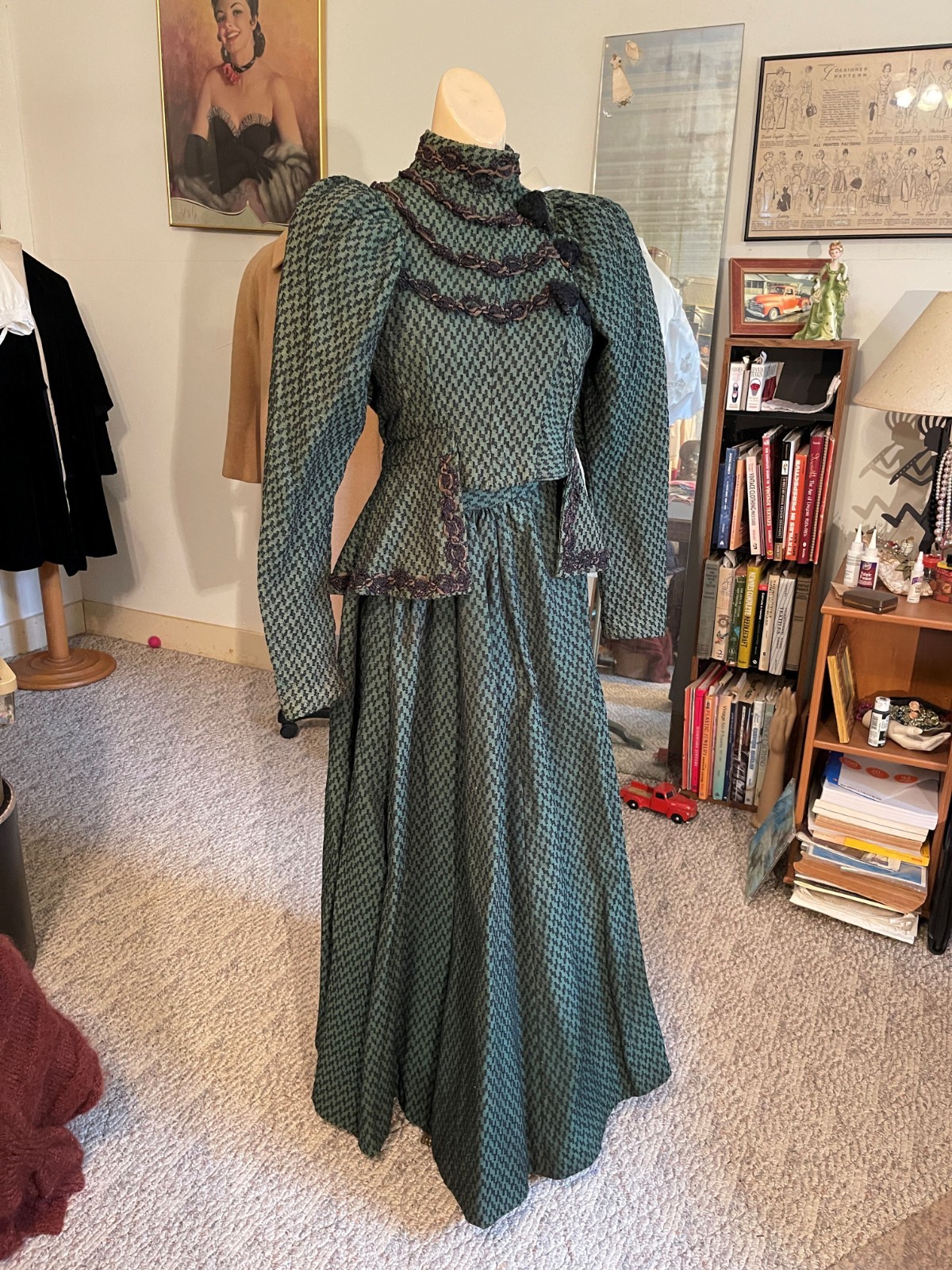 RARE 1880/90’s Victorian Elegant Wool Dress/Gown/Museum Quality w/Accents !!!
