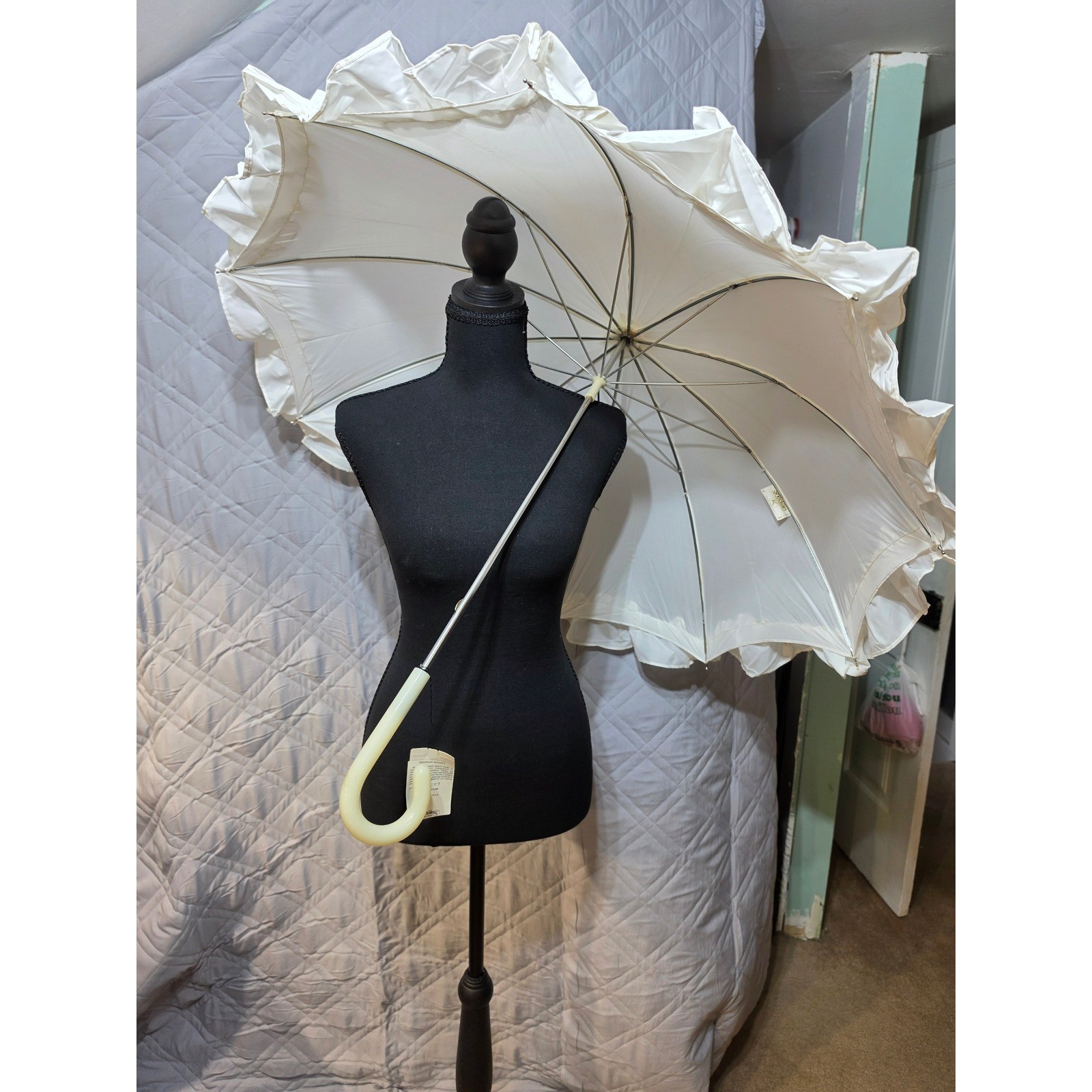 Shedrain Vintage White Ruffled Umbrella Parasol Made in USA Style 92009 READ