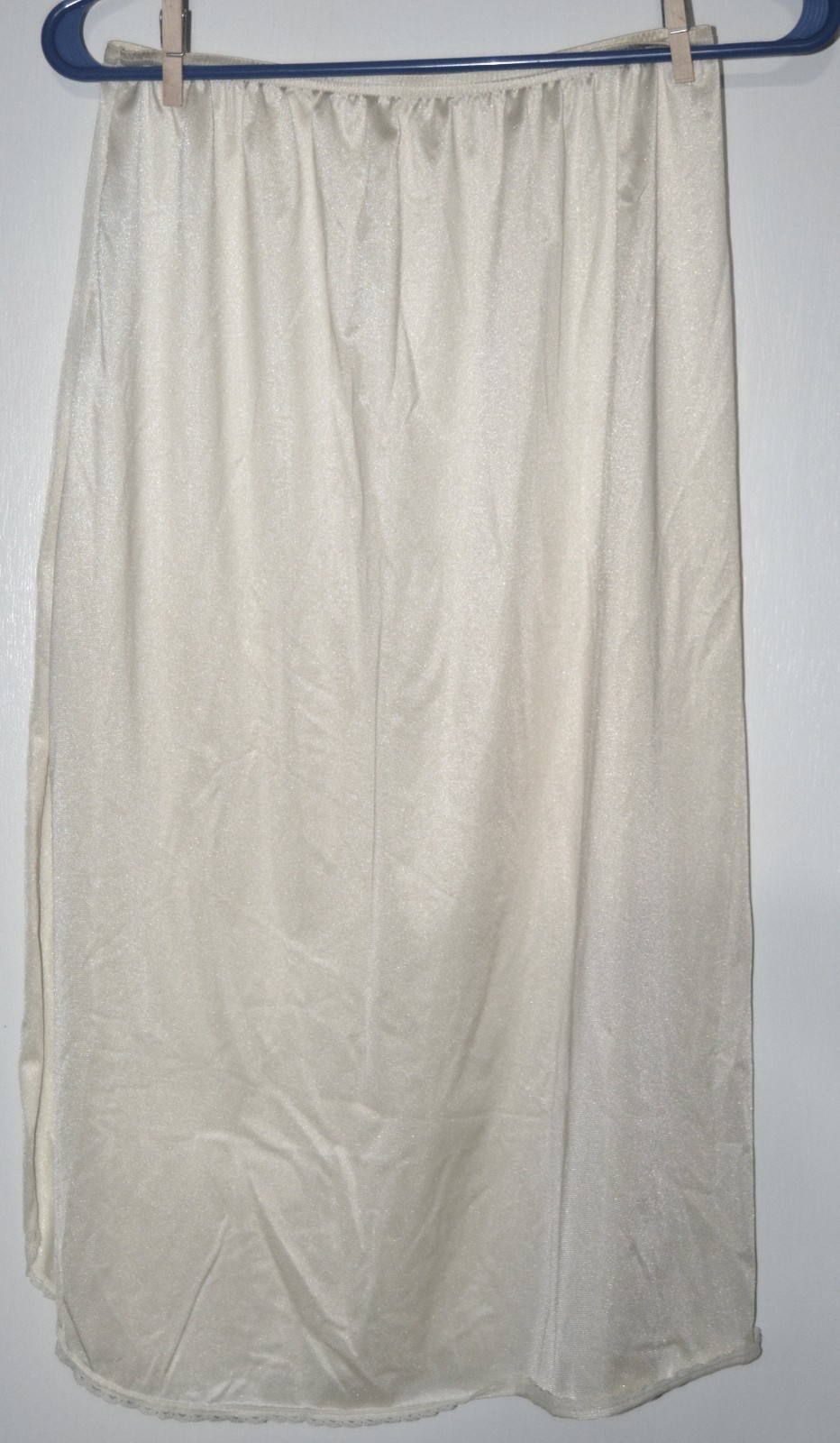 Vintage off-white Nylon Half Slip Lace Trim Slit Lingerie Vanity Fair Sz M Med