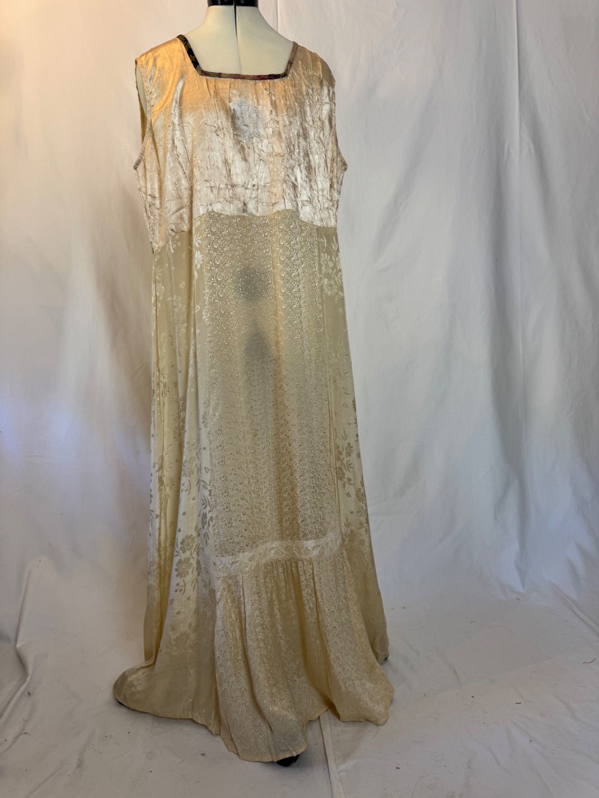 Vintage 1990s Midnight Velvet paisley and floral print rayon dress