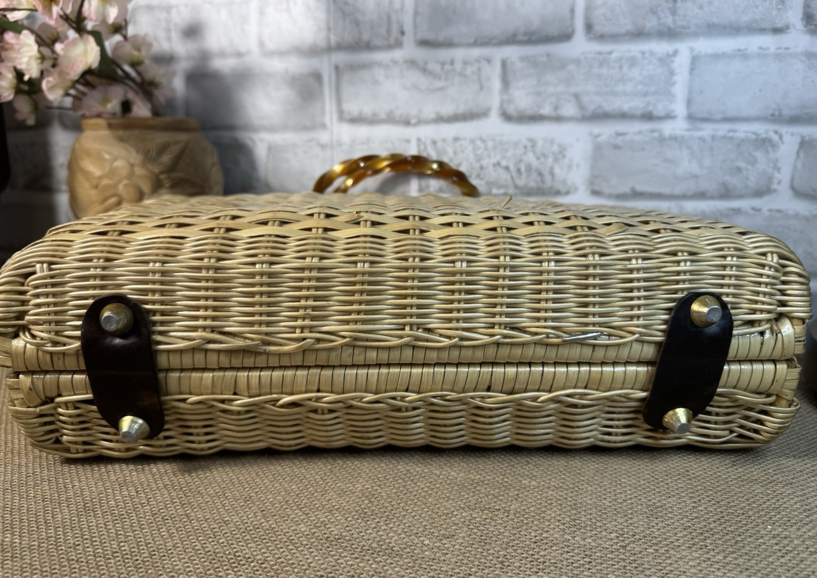 🌺Vintage 1950-60s Water Proofed Wicker Purse W Amber Lucite Handles Mid Century