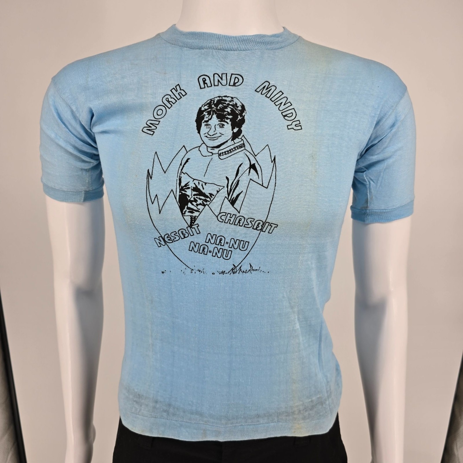 Distressed Vintage 1970s Mork and Mindy Nesbit Chasbit Na-Nu Na-Nu T-Shirt (XS)