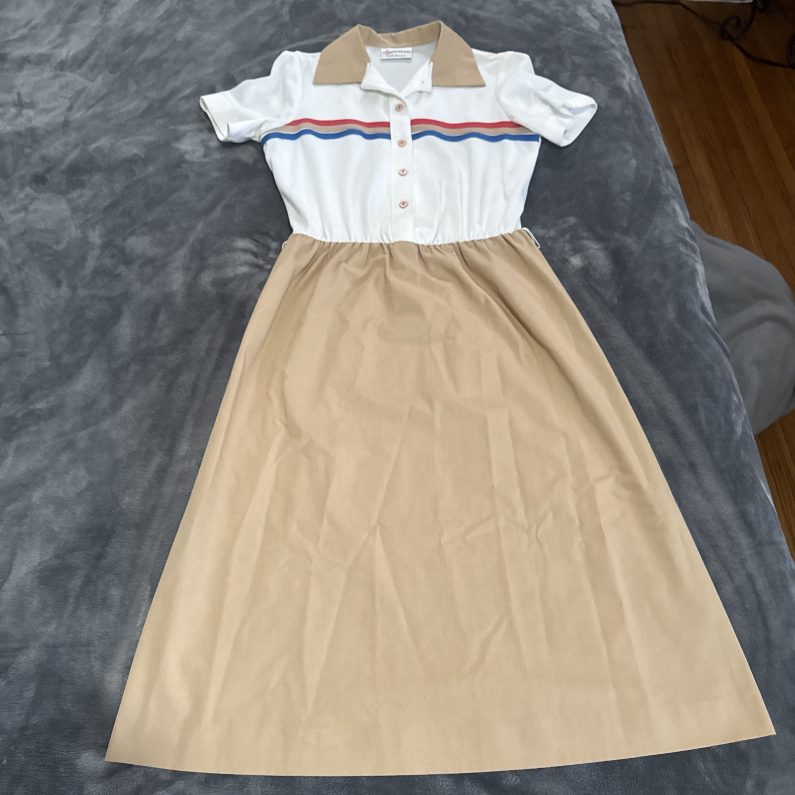 VTG “The Sportsdress” By Sears, Tan, White Size Is Smaller. See Measurements.