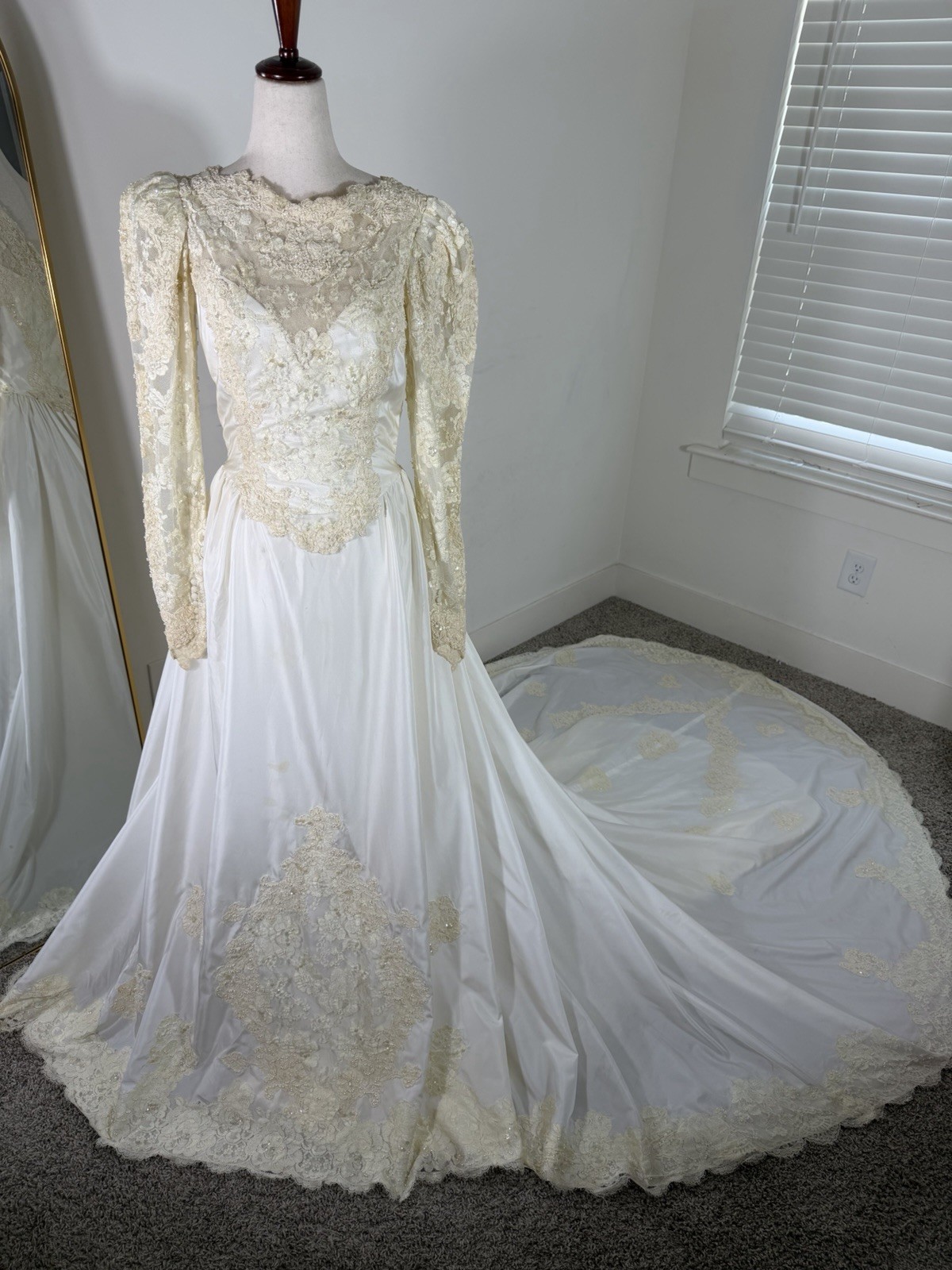 Vintage Wedding Dress Veil Petticoat Beaded Tiara Train Lace Pearl Bridal Gown