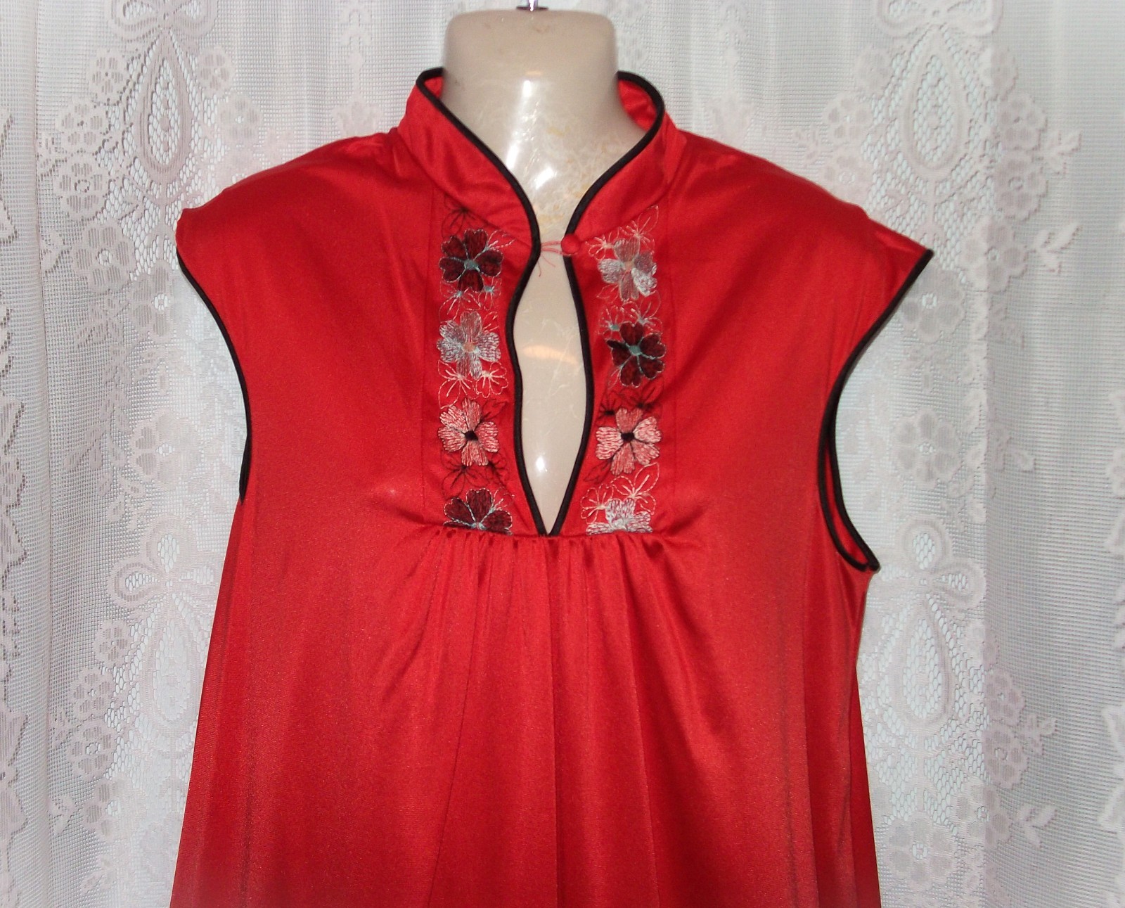 Lg.Embroidered,Asian style,Vintage,long nightgown,candy apple red,60’s-70’s