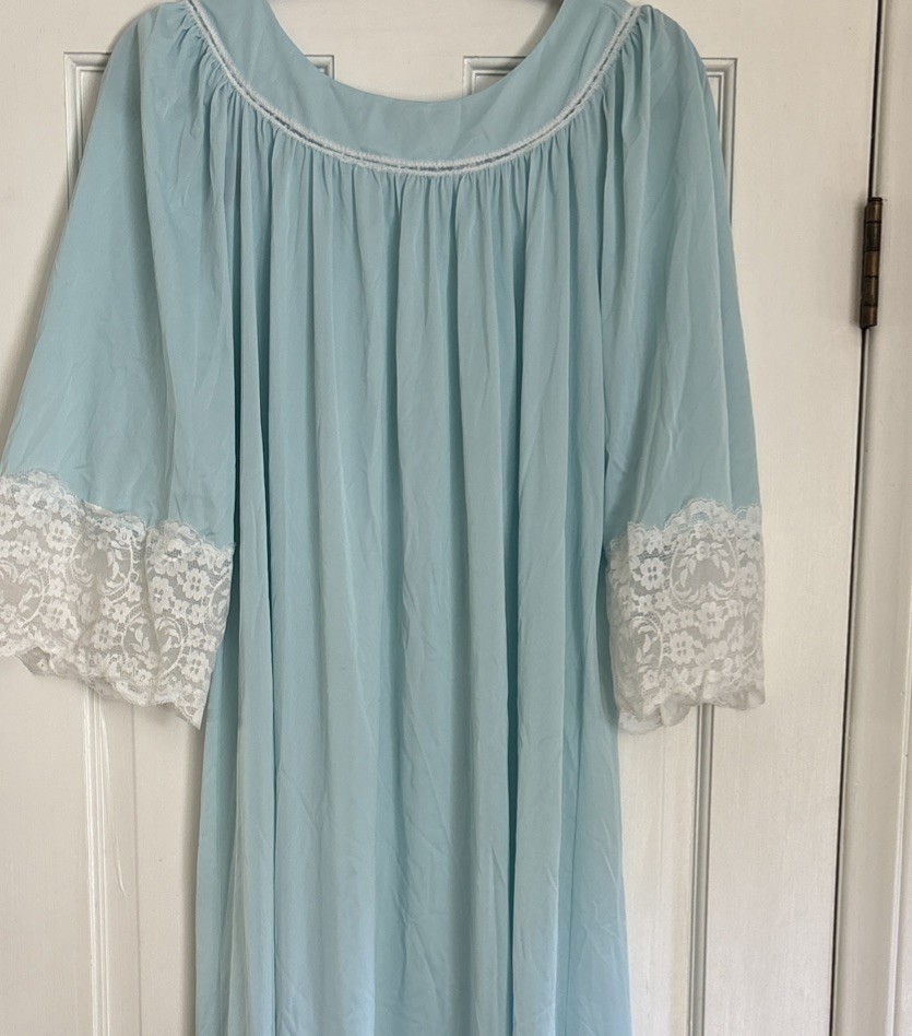 Vintage Colony Club Blue Lace Cottagecore Nightgown Sz M Lace Peignoir 70s