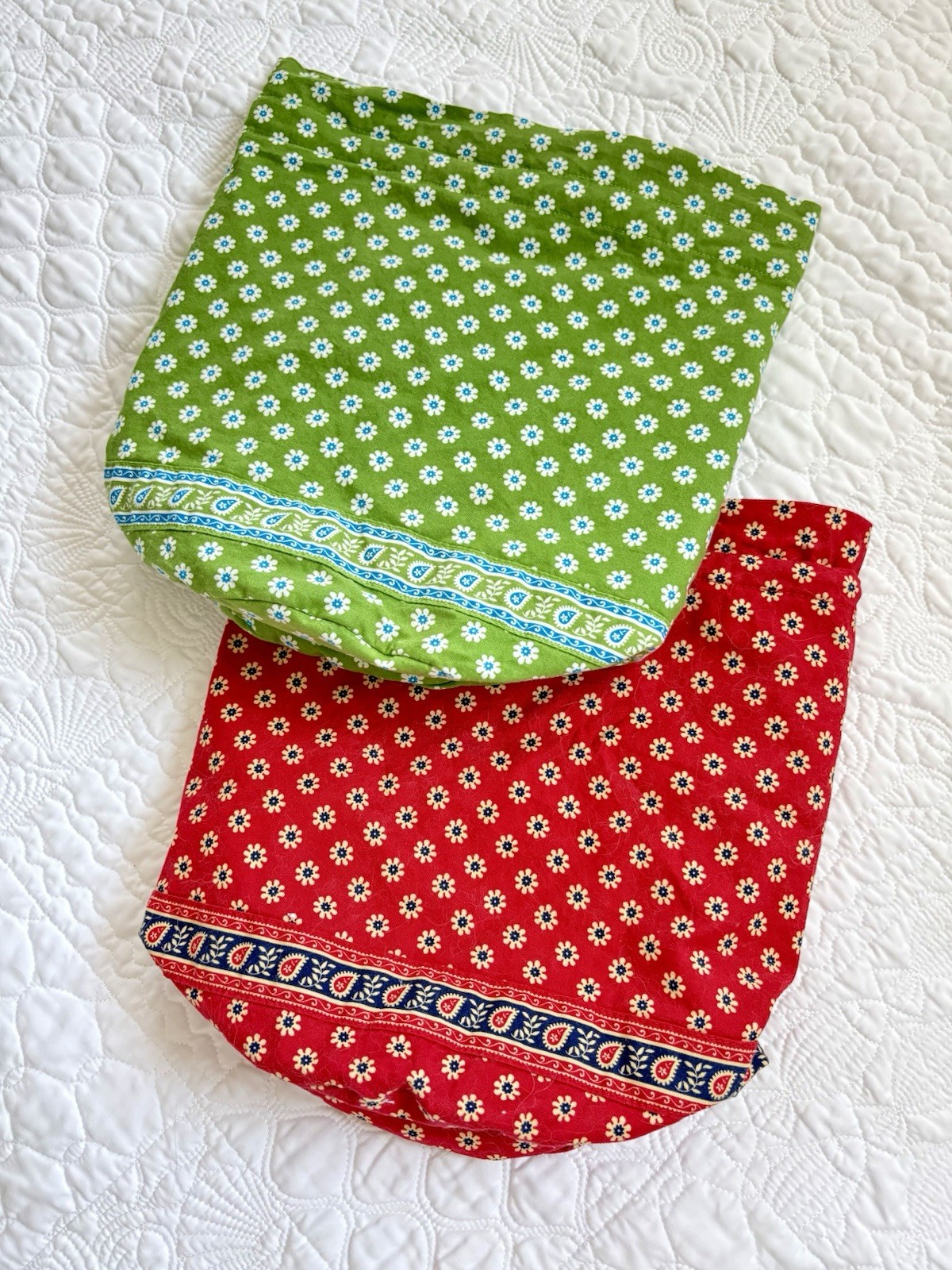 Vera Bradley Apple Green Diddy + Red Provincial Drawstring Wet Bags Set 2