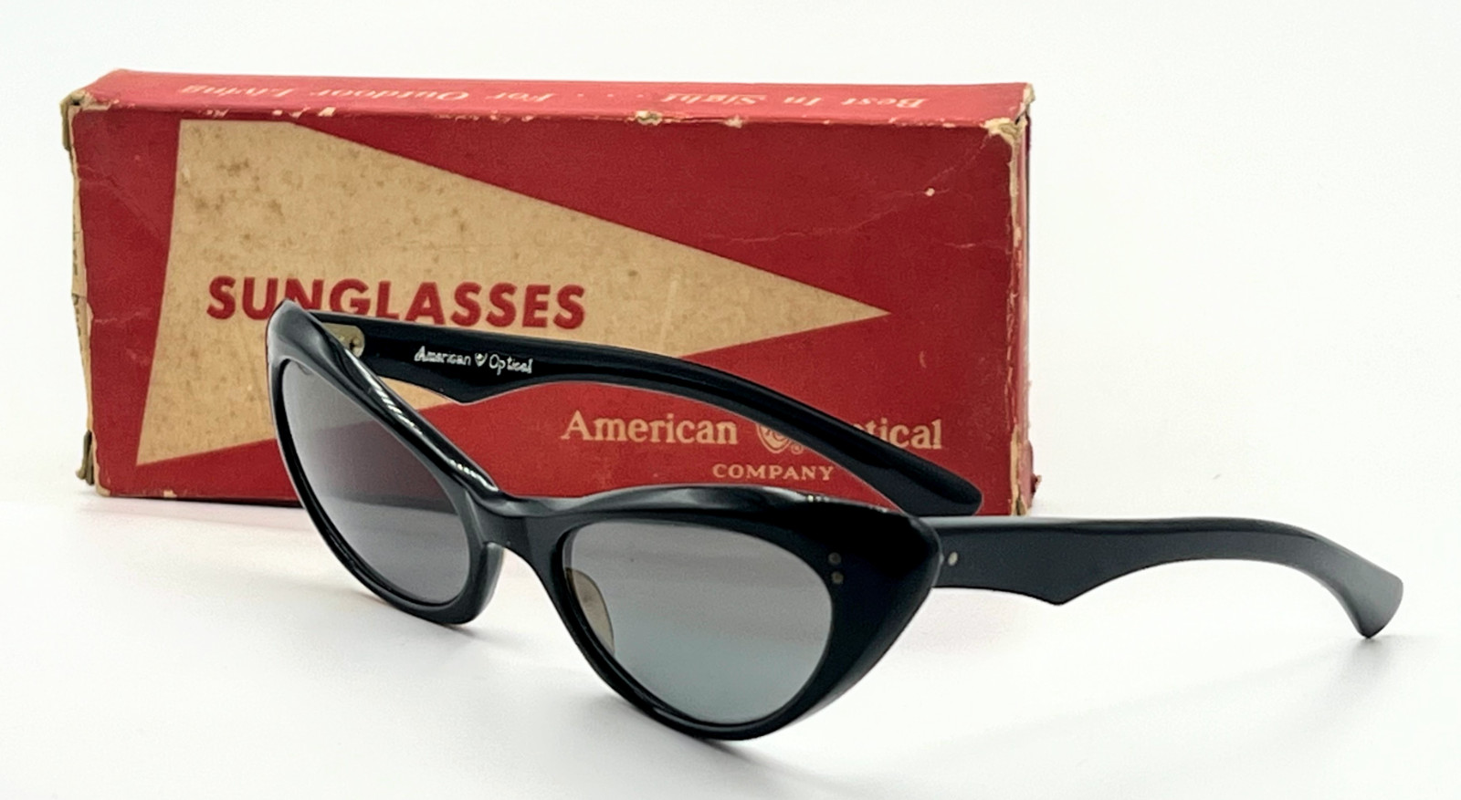 New Old Stock! Vtg 60s Women’s Cat Eye Sunglasses NOS American Optical IN BOX!