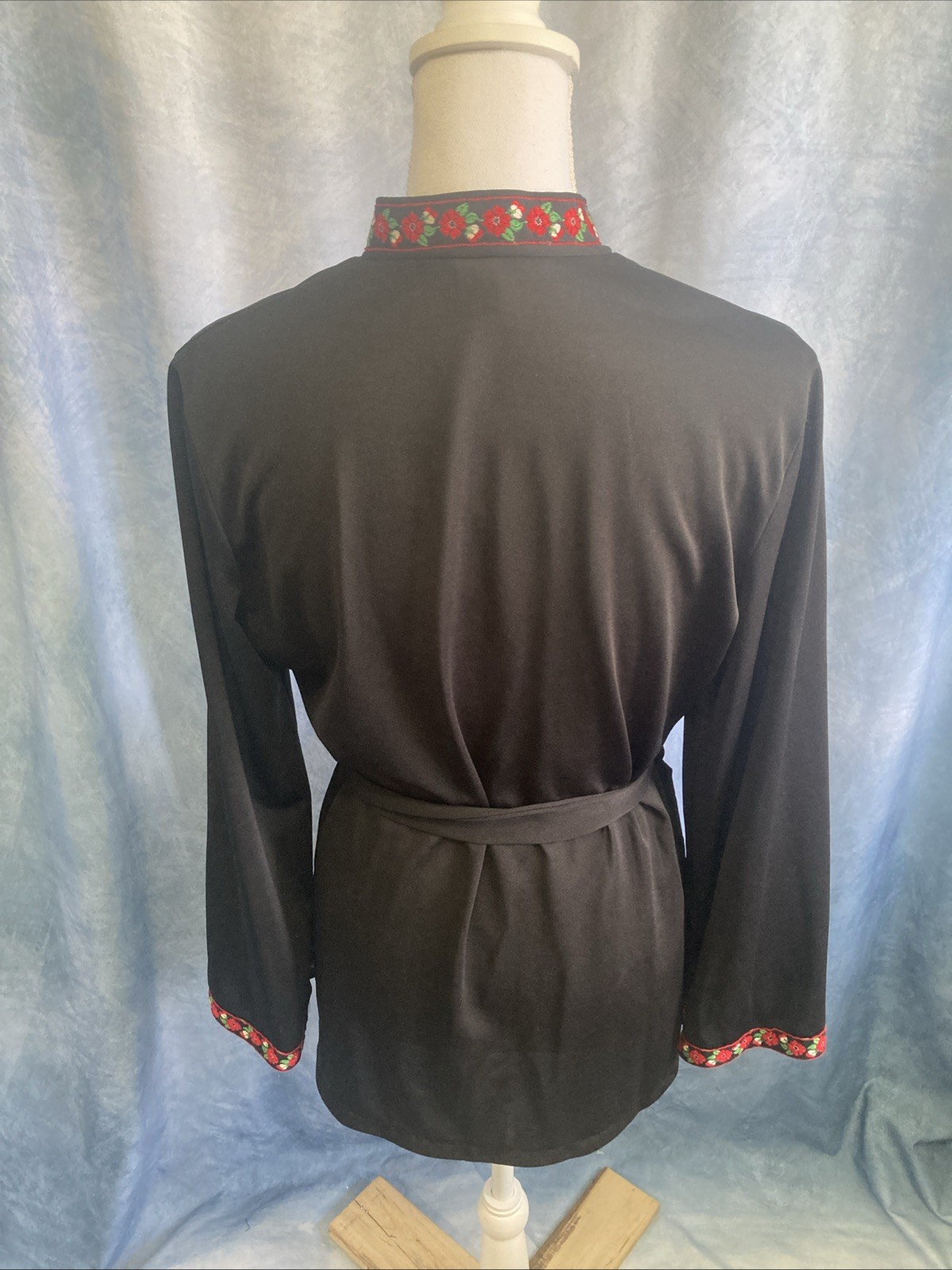 Vtg 70s Boho Floral Embroidered S Tunic Top Black Bell Sleeve ILGWU Union Made