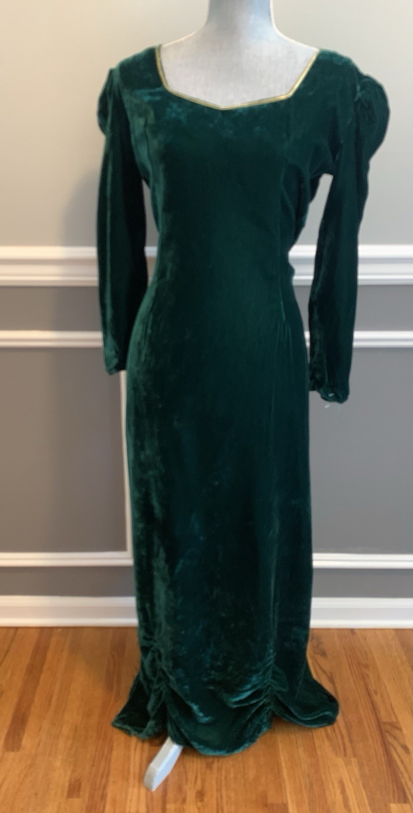 Forest Green Velvet Gown w/ Gold Trim Fairy Cosplay Renaissance Dress 90’s