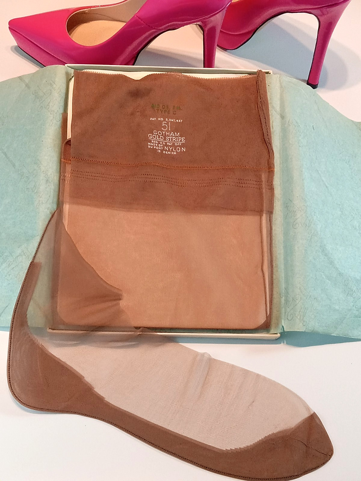2 PRS SZ 10 X 34 VTG SEXY DARK SEAM FLAT KNIT CUBAN HEELS NYLON GARTER STOCKINGS