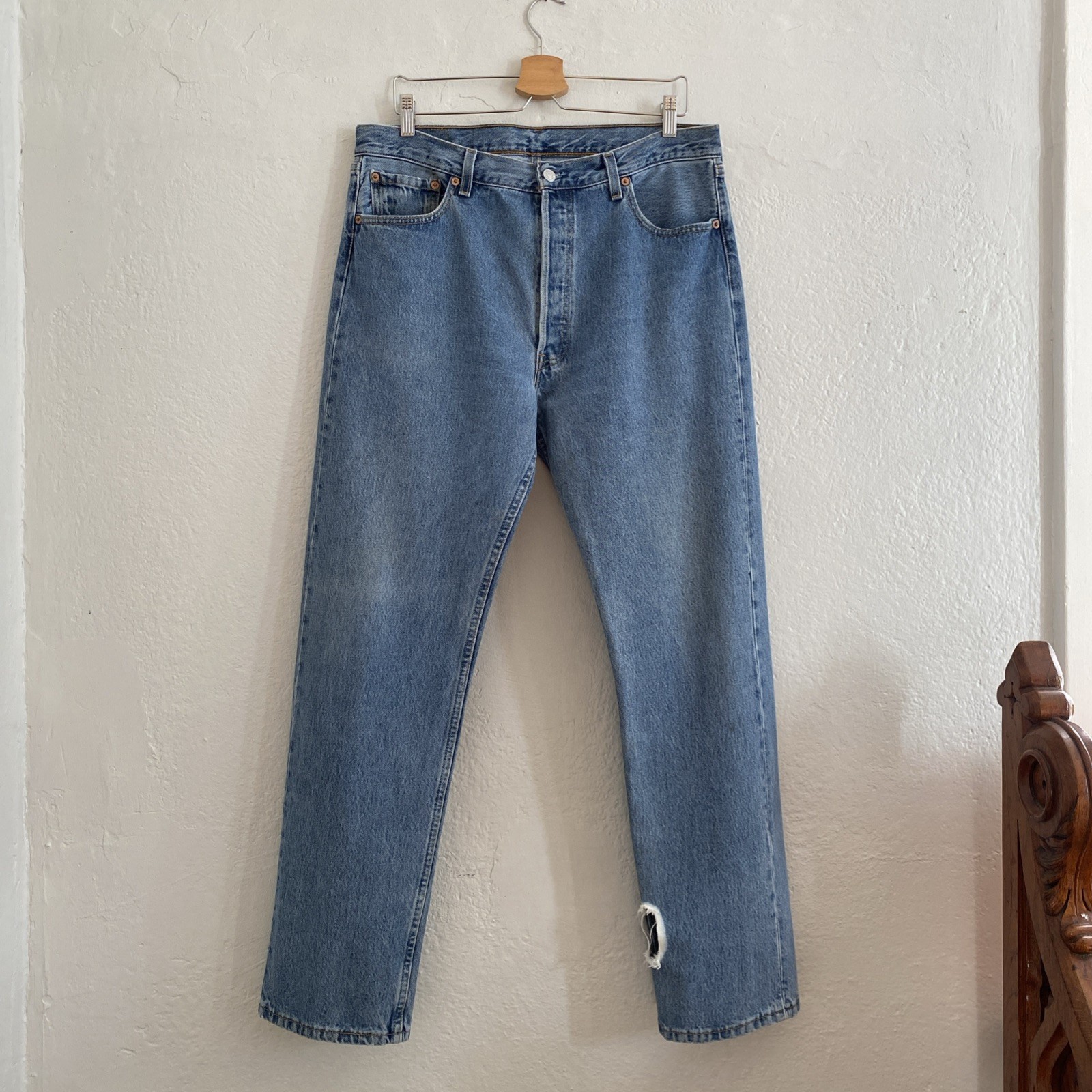 Vintage Levis 501 0193 Jeans Made in USA Button Fly 36 X 32 (Measures 36″x 32″)