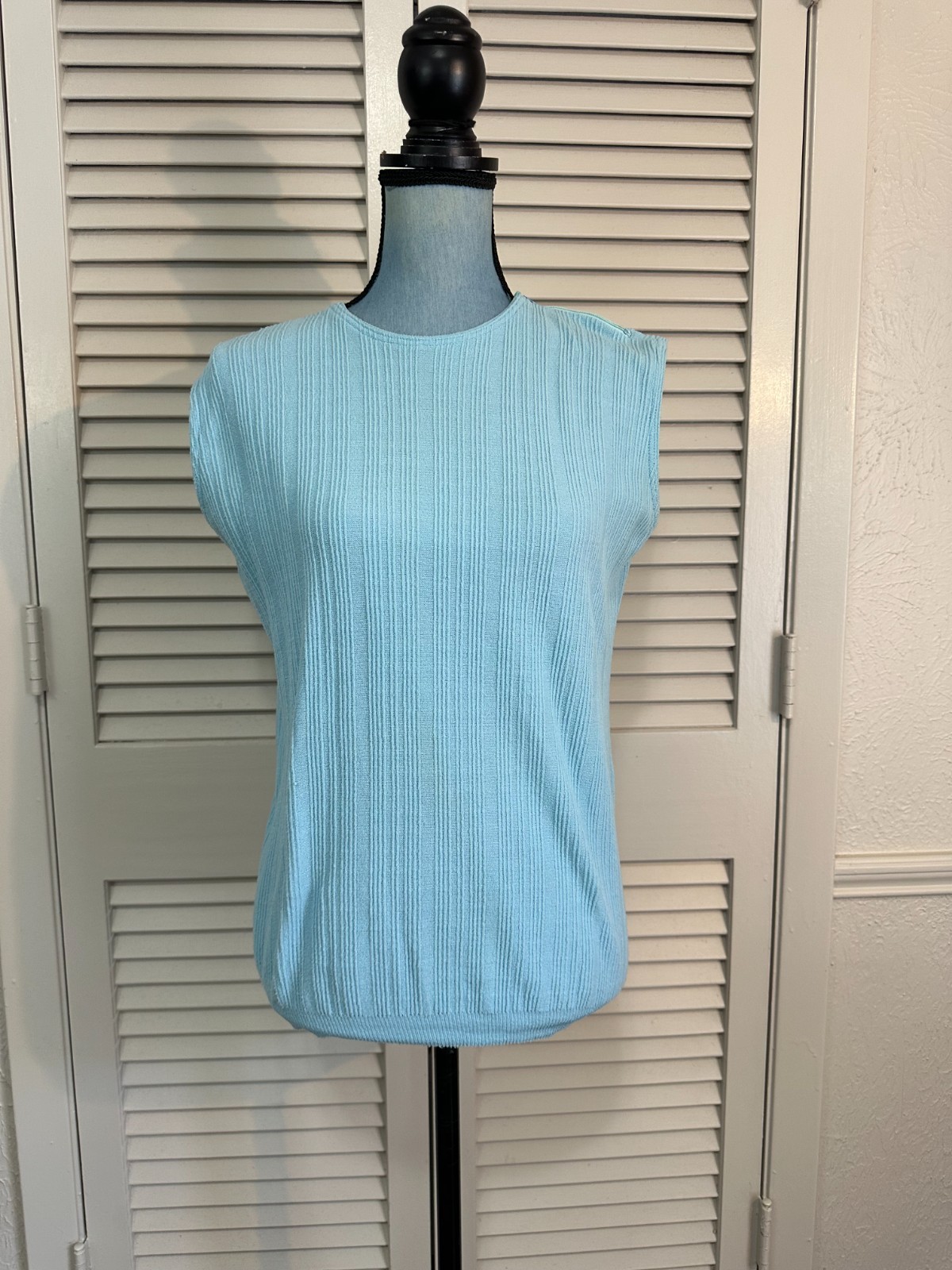Vintage 1960’s Mod Sleeveless Ribbed Stretch Blue Retro Top Blouse 36″