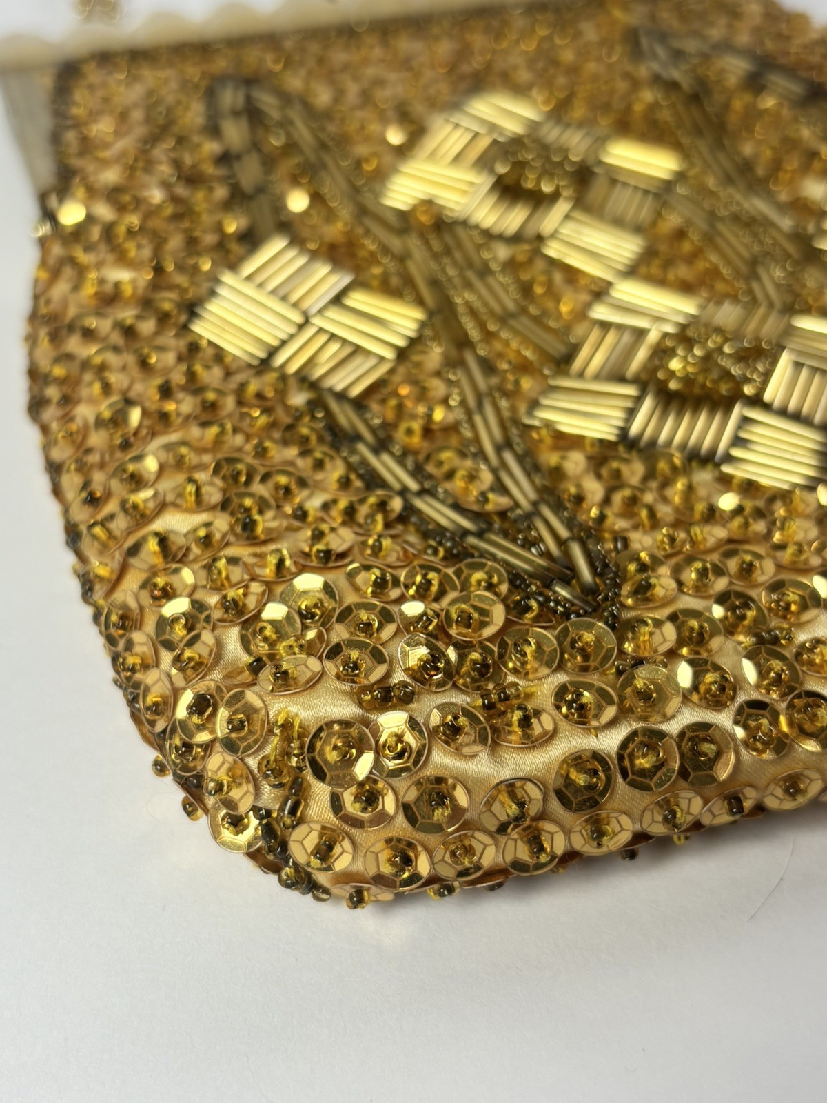 Vtg 50-60s Gold Beaded Evening Bag Lucite Trim Kiss Lock Chain Strap Clutch 7”