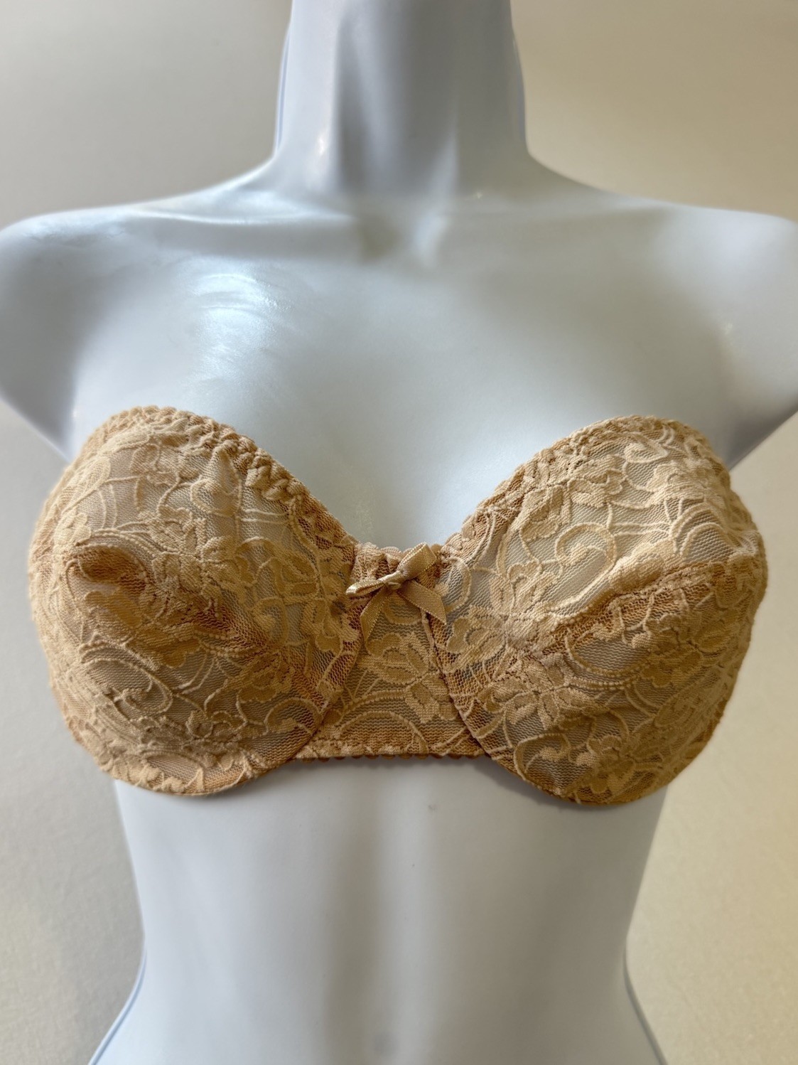 Vintage 1980’s JC Penney Beige Lace Strapless Underwire Bra Size 36C Style 7766