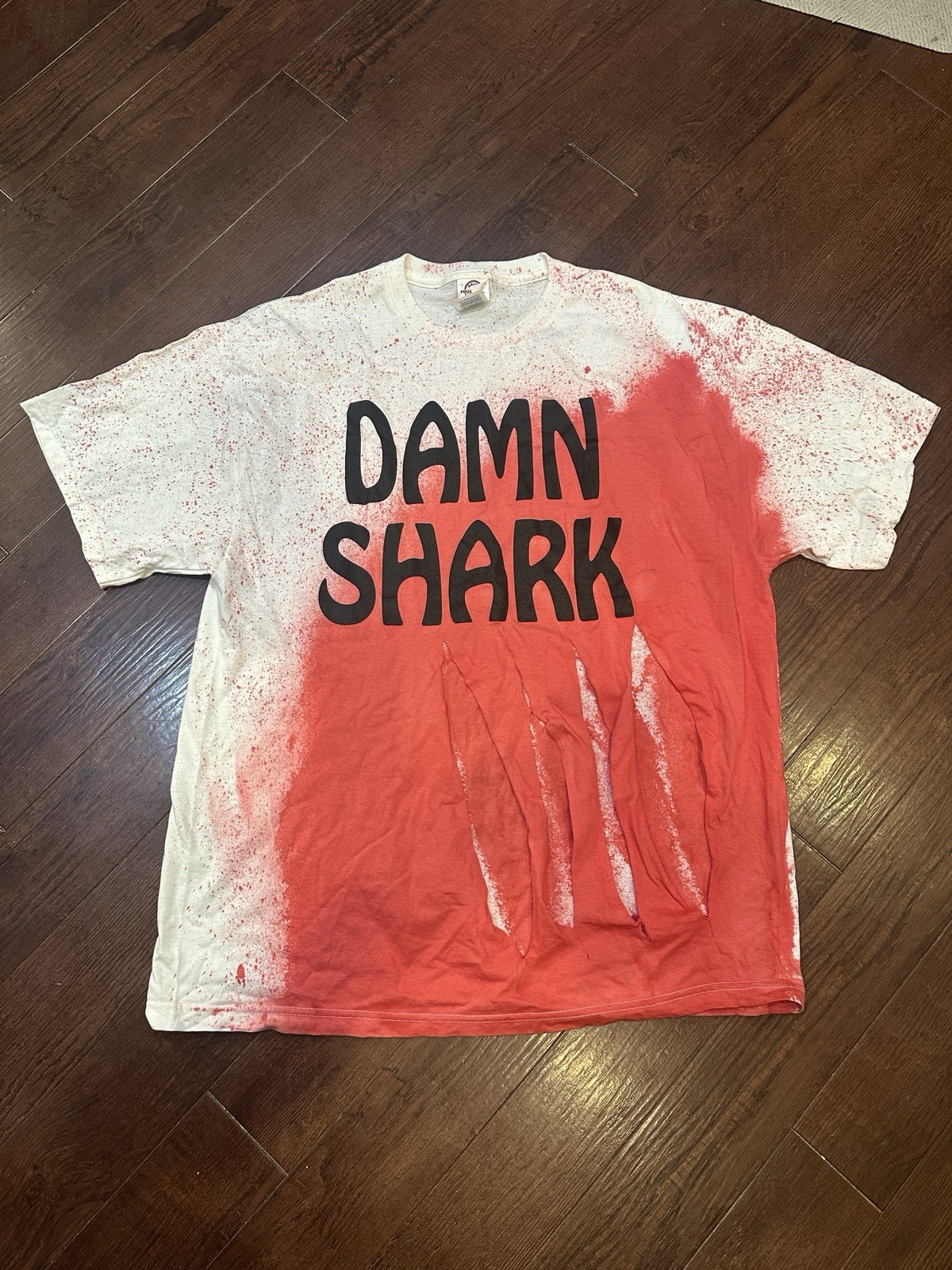 VtG Y2K Vacation Beach Damn Shark Bite Mark Blood Splatter Souvenir T-Shirt XL