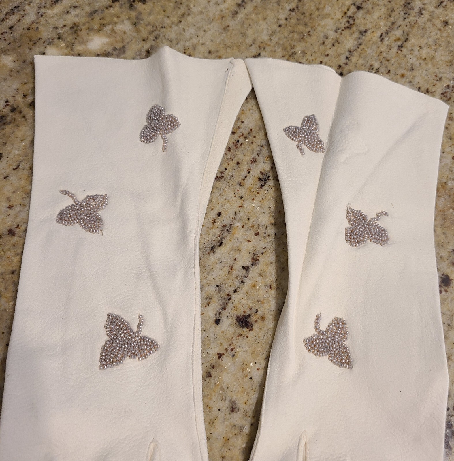 Vtg Womens Size L Off-White Thin Suede Formal 11″ Long Gloves Beaded Leaf