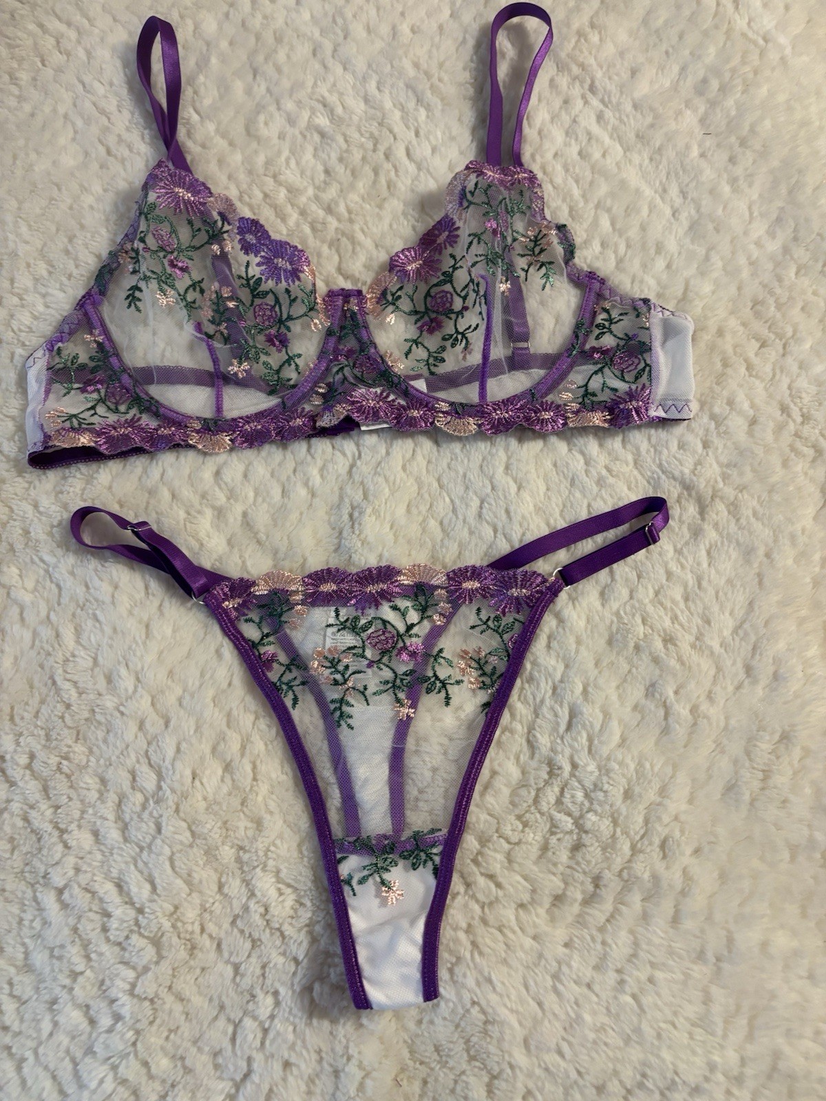 VTG Beautiful Purple Satin Bra And Panties With Flower Embroidery Set Size L