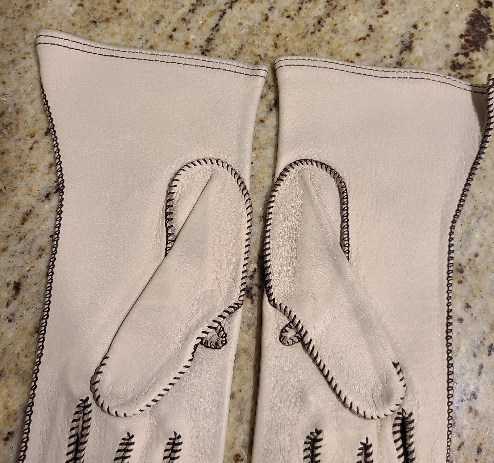Vintage Size M 7 1/4 Beige Deerskin Soft Leather 9.5″ Gloves Contrast Stitching