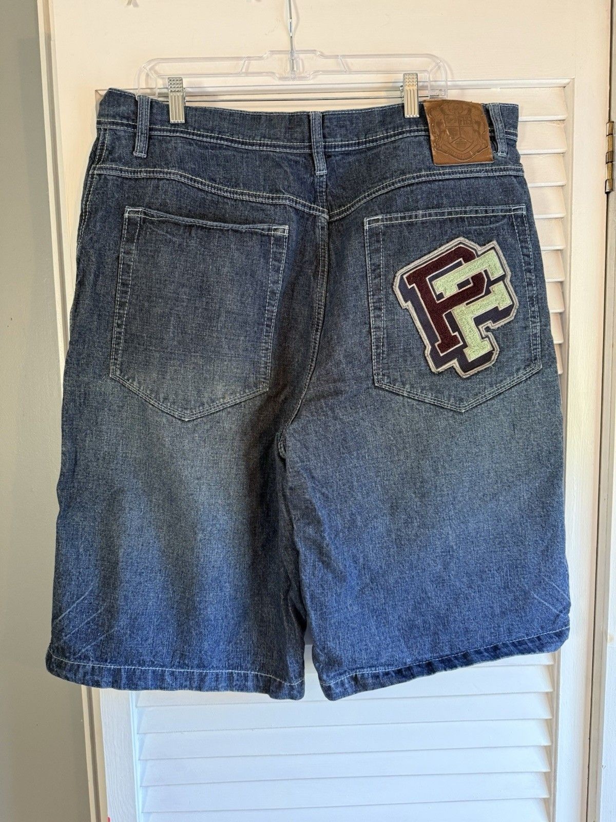 Vintage Phat Farm Jorts Wide Baggy Shorts Size 38 90’s Logo Pocket Streetwear