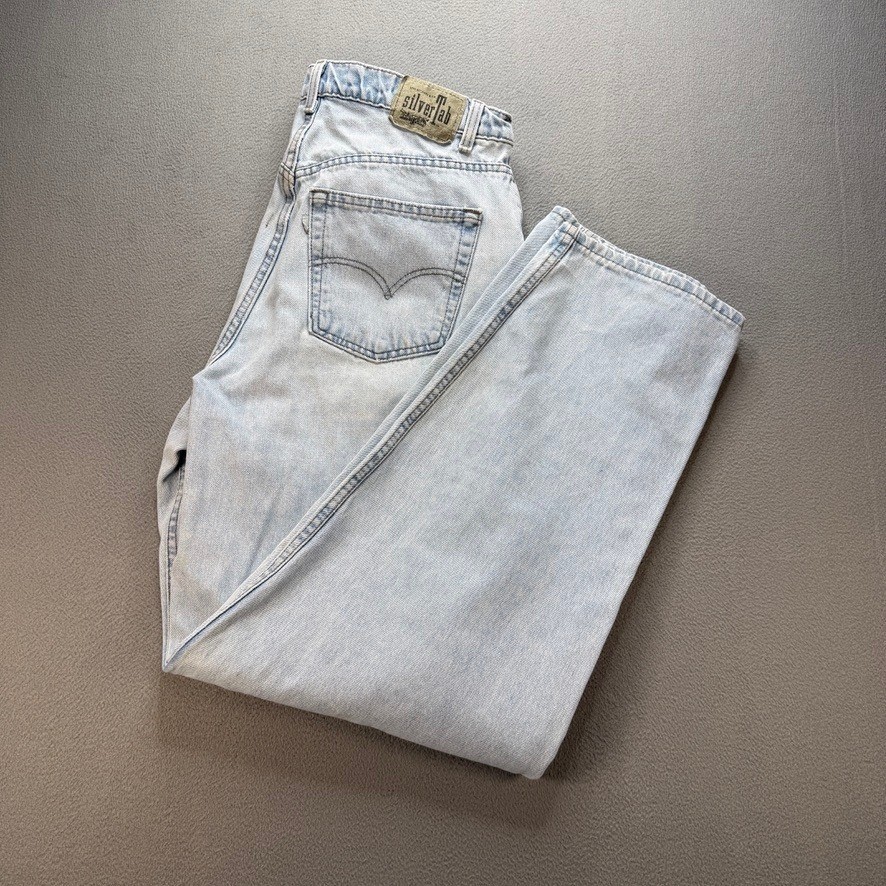 Vintage Levis SilverTab Baggy Fit Jeans 36×34 (FIT 35×34) Light Wash Made in USA