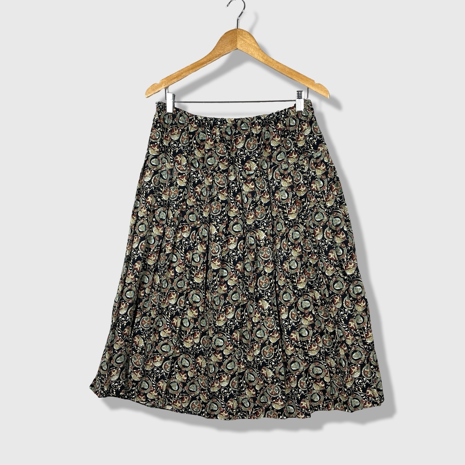 Unbranded Pleated Skirt Womens 16 Black Crest Print Dark Academia Vintage