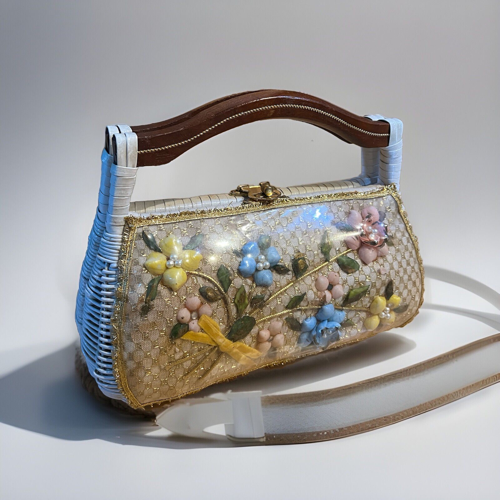 Vintage 50’s Woven Wicker Purse Shell Flowers While Wood Handle Turn Lock Hong K
