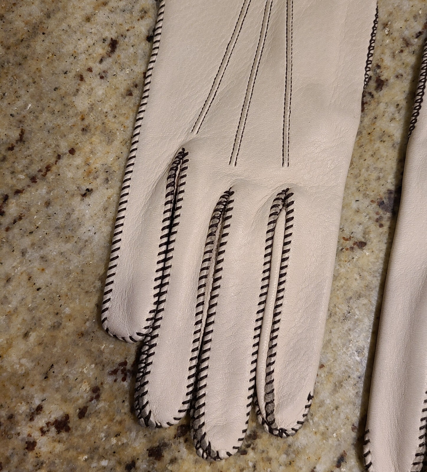 Vintage Size M 7 1/4 Beige Deerskin Soft Leather 9.5″ Gloves Contrast Stitching
